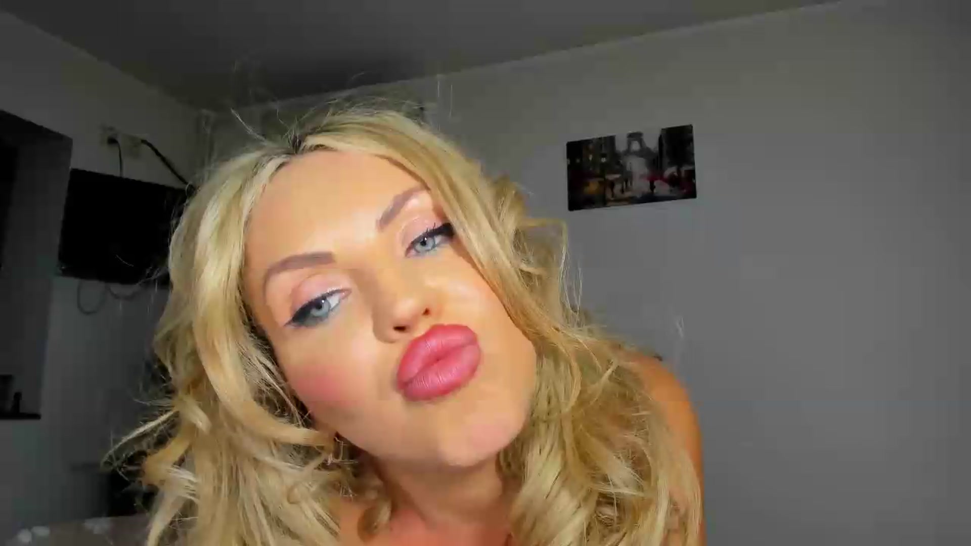 Gallery image thumbnail from MISS_JOY99's myfreecams stream on, 06/25/2026, 19:32 image 12 of 20