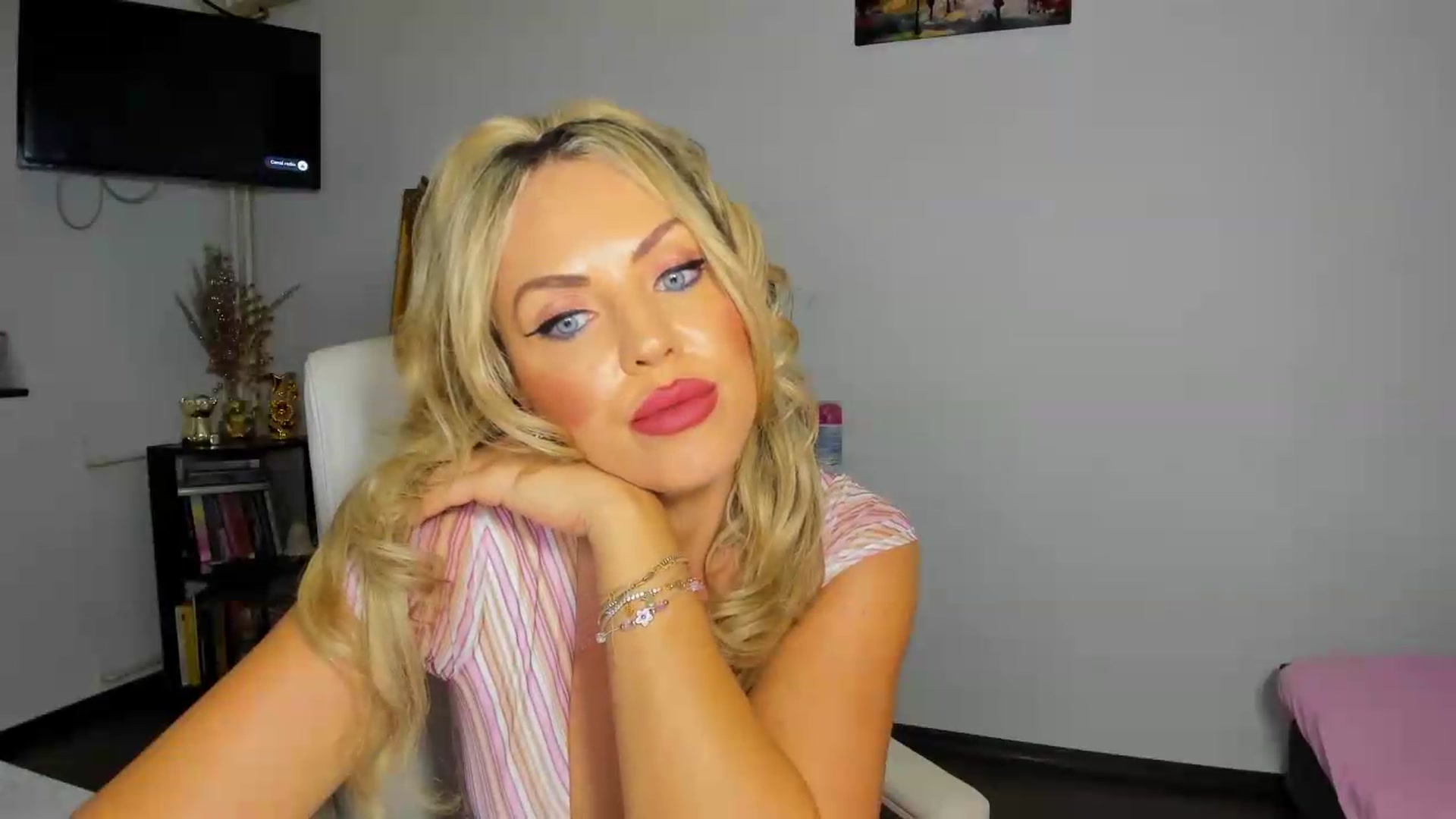 Gallery image thumbnail from MISS_JOY99's myfreecams stream on, 07/20/2026, 12:11 image 18 of 20