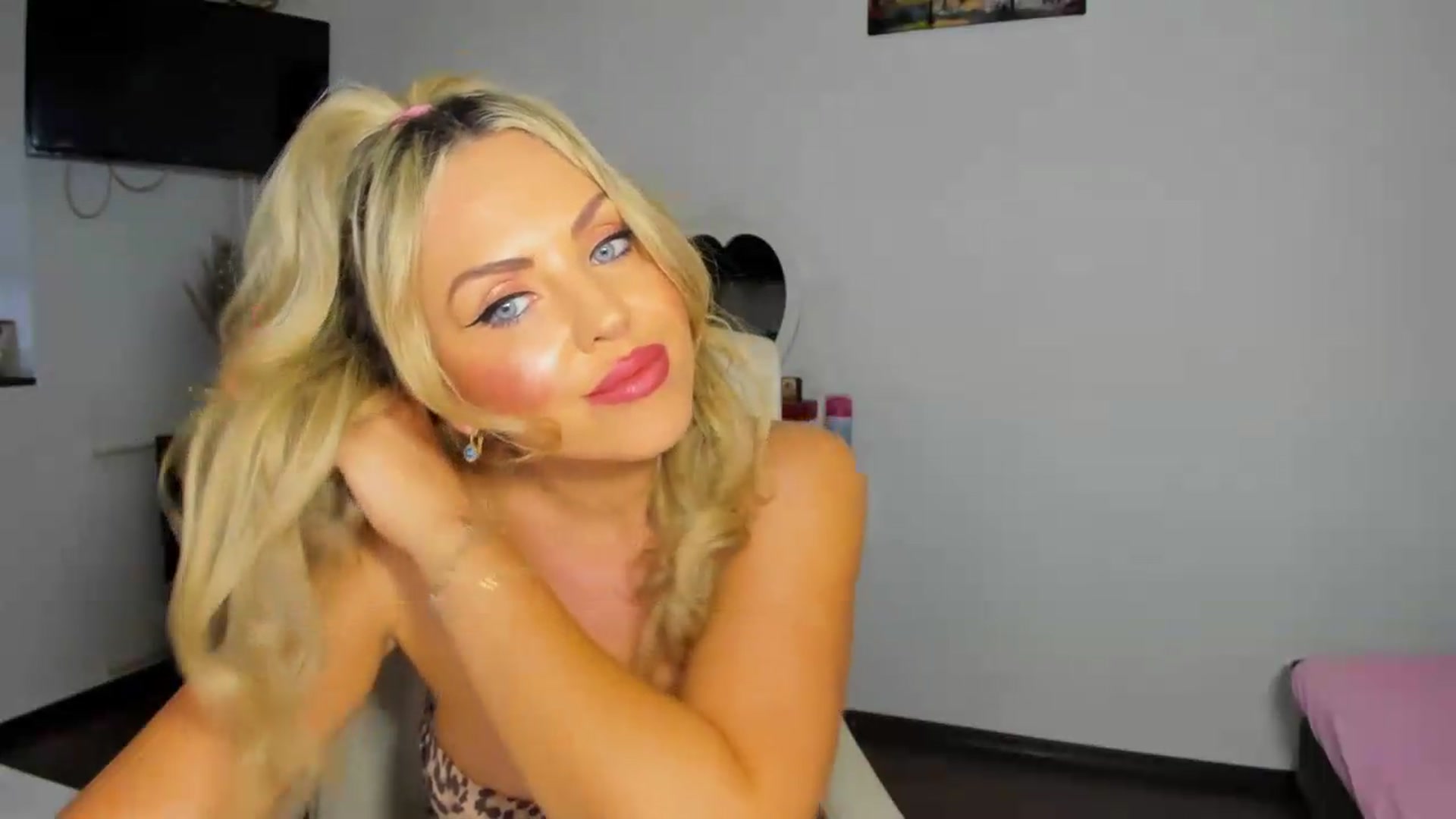 Gallery image thumbnail from MISS_JOY99's myfreecams stream on, 07/21/2026, 08:55 image 2 of 20