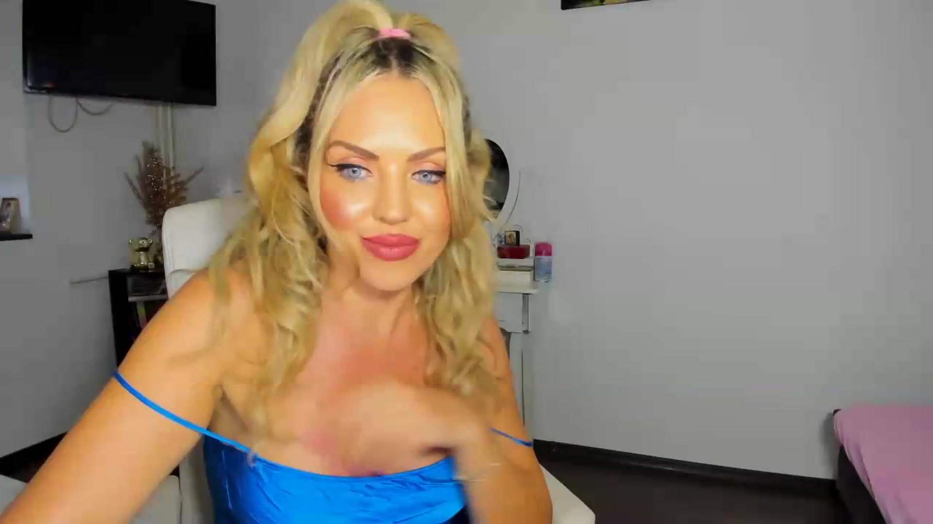 Gallery image thumbnail from MISS_JOY99's myfreecams stream on, 07/21/2026, 08:55 image 9 of 20