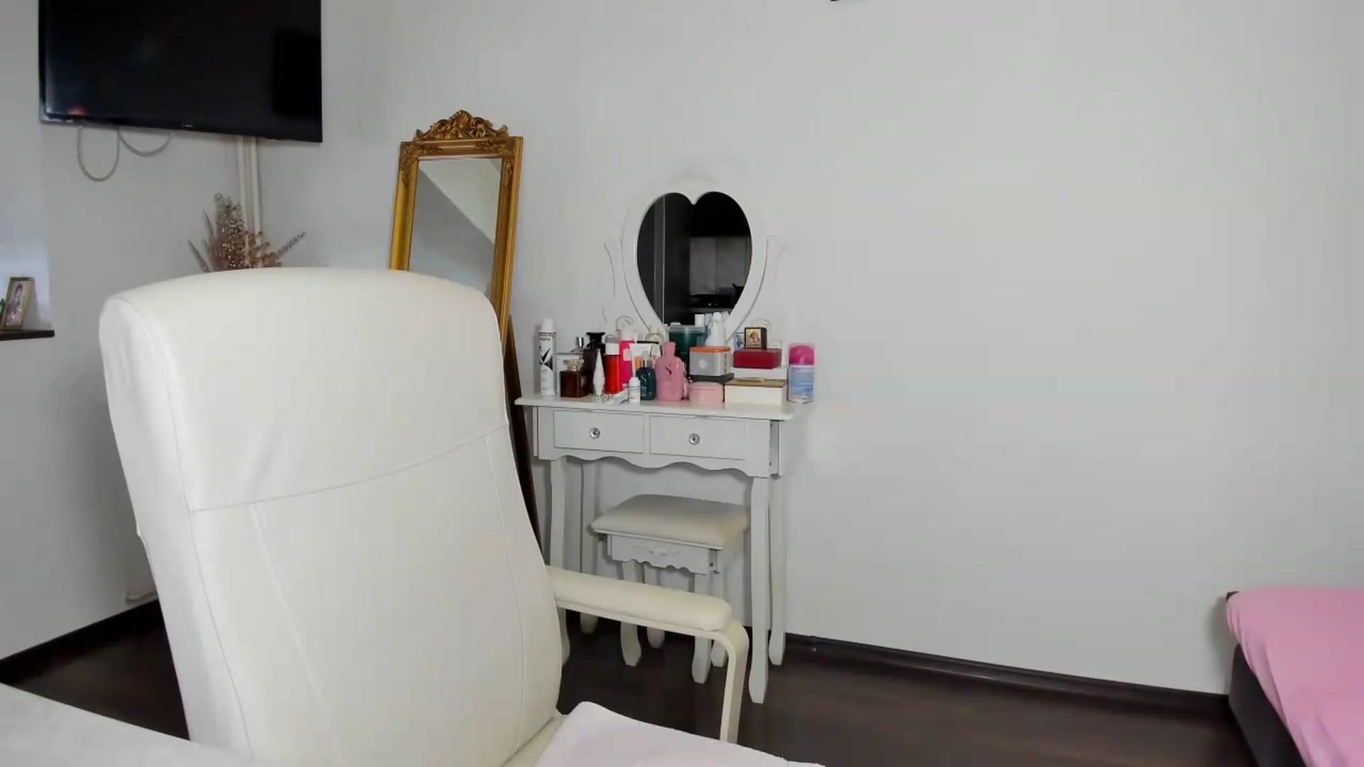 Gallery image thumbnail from MISS_JOY99's myfreecams stream on, 07/21/2026, 08:55 image 13 of 20