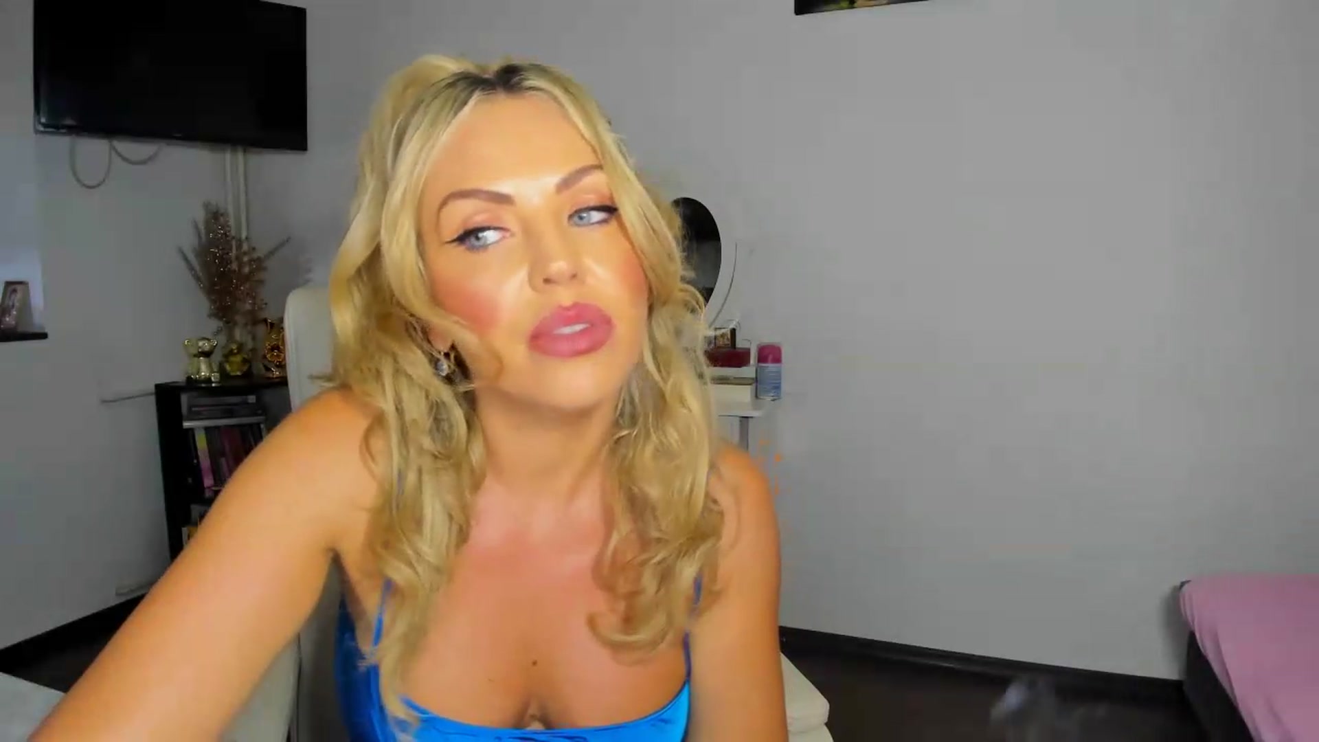 Gallery image thumbnail from MISS_JOY99's myfreecams stream on, 07/21/2026, 08:55 image 7 of 20