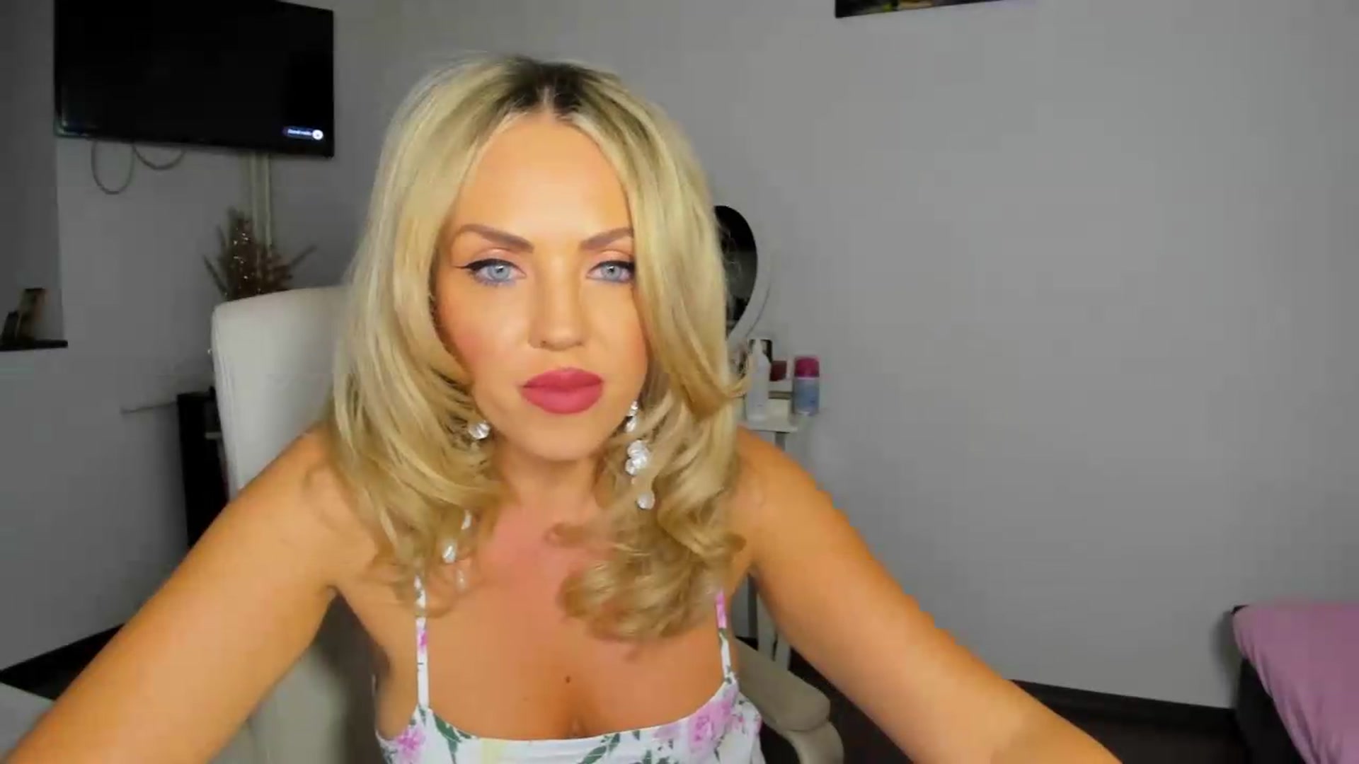 Gallery image thumbnail from MISS_JOY99's myfreecams stream on, 07/22/2026, 06:28 image 14 of 20