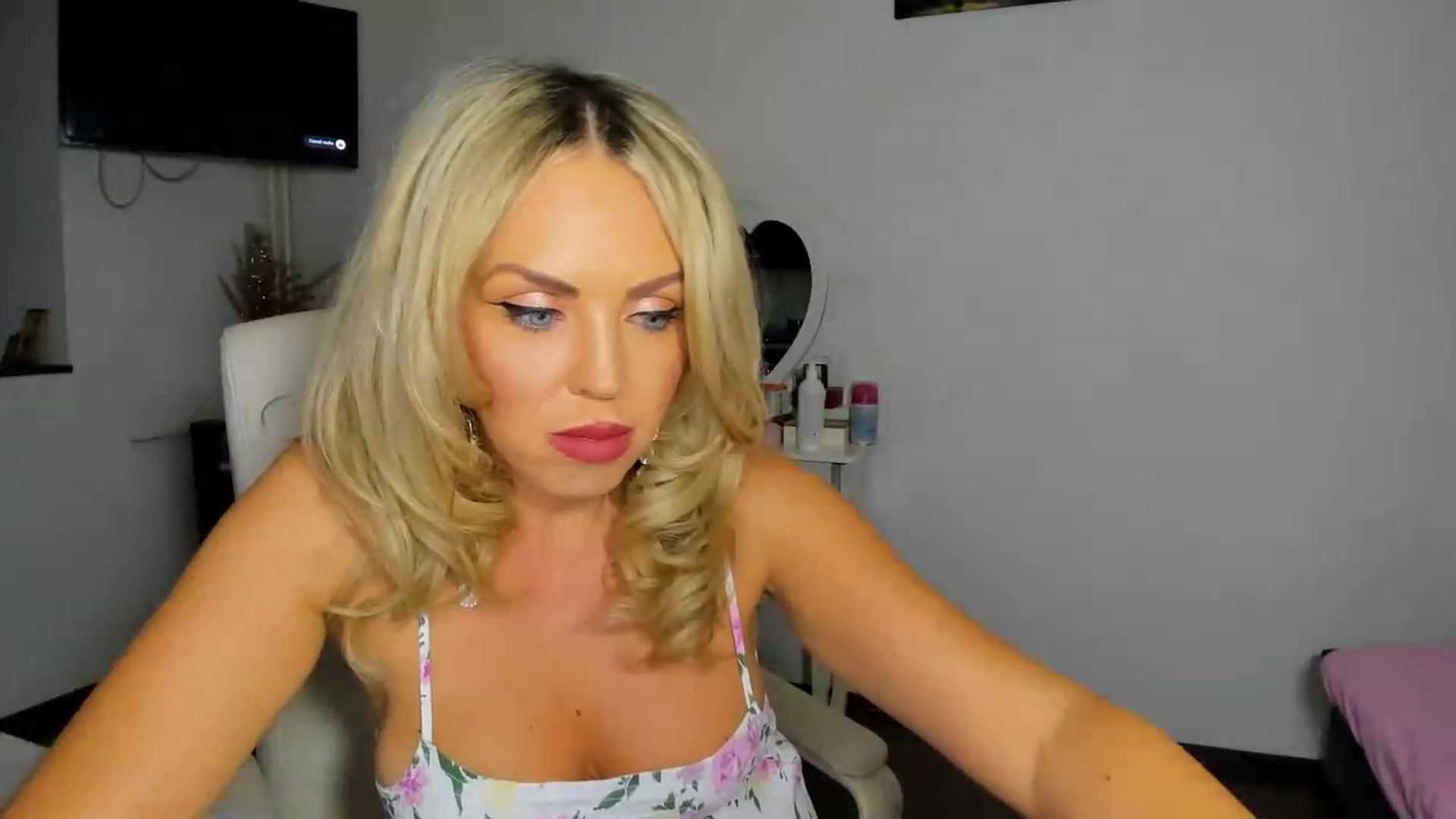 Gallery image thumbnail from MISS_JOY99's myfreecams stream on, 07/22/2026, 06:28 image 17 of 20