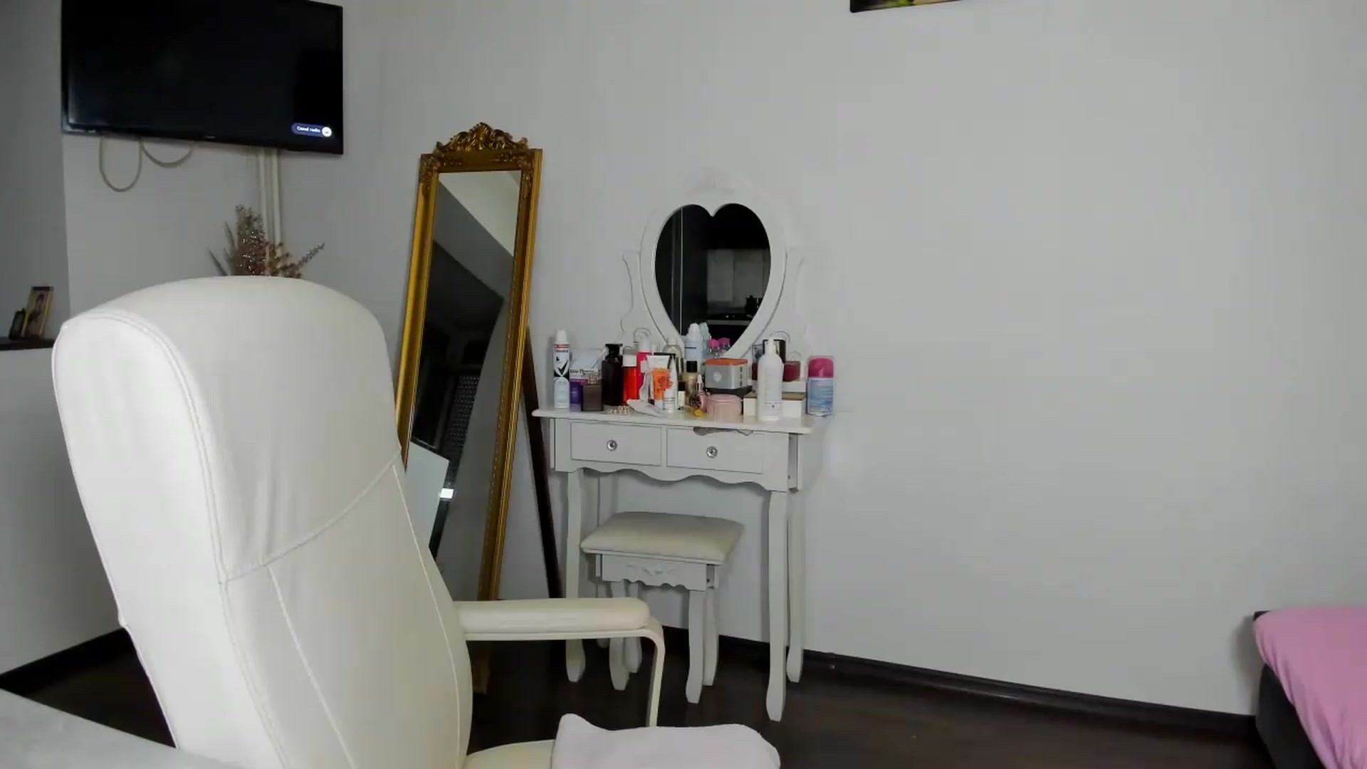 Gallery image thumbnail from MISS_JOY99's myfreecams stream on, 07/22/2026, 06:28 image 2 of 20