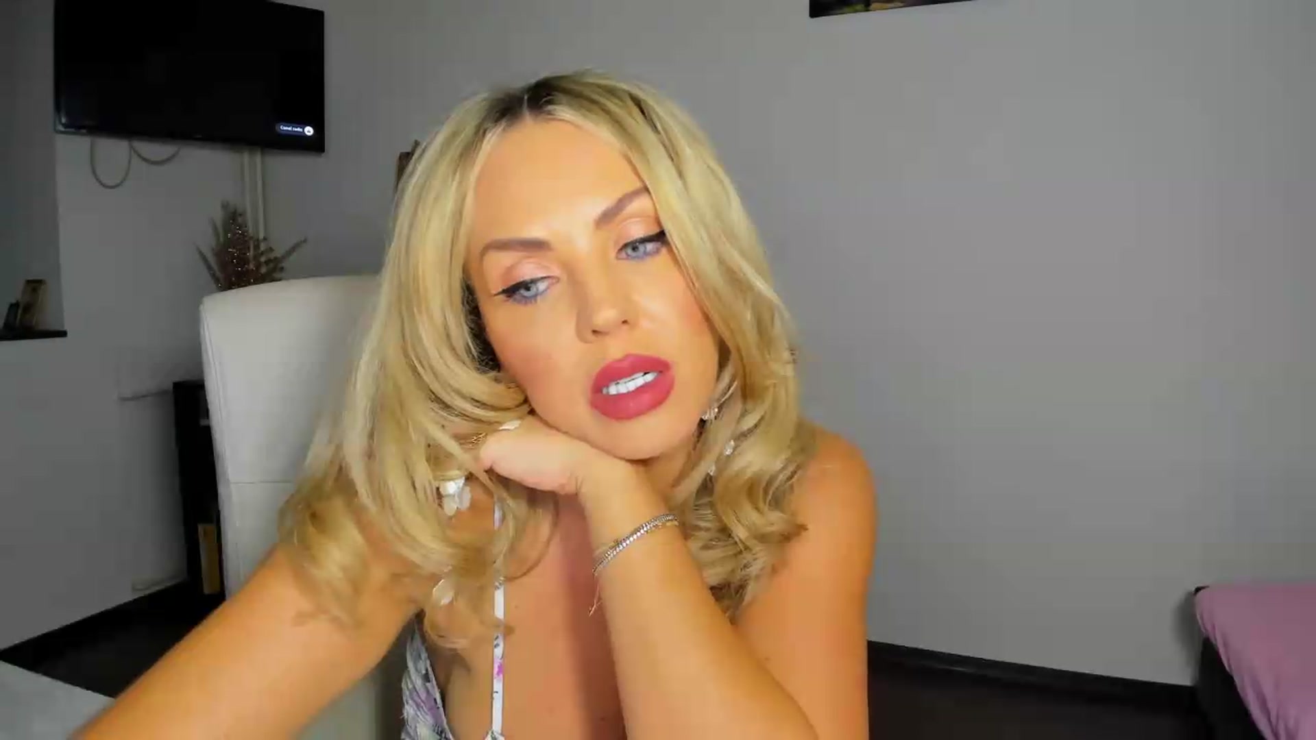 Gallery image thumbnail from MISS_JOY99's myfreecams stream on, 07/22/2026, 06:28 image 15 of 20