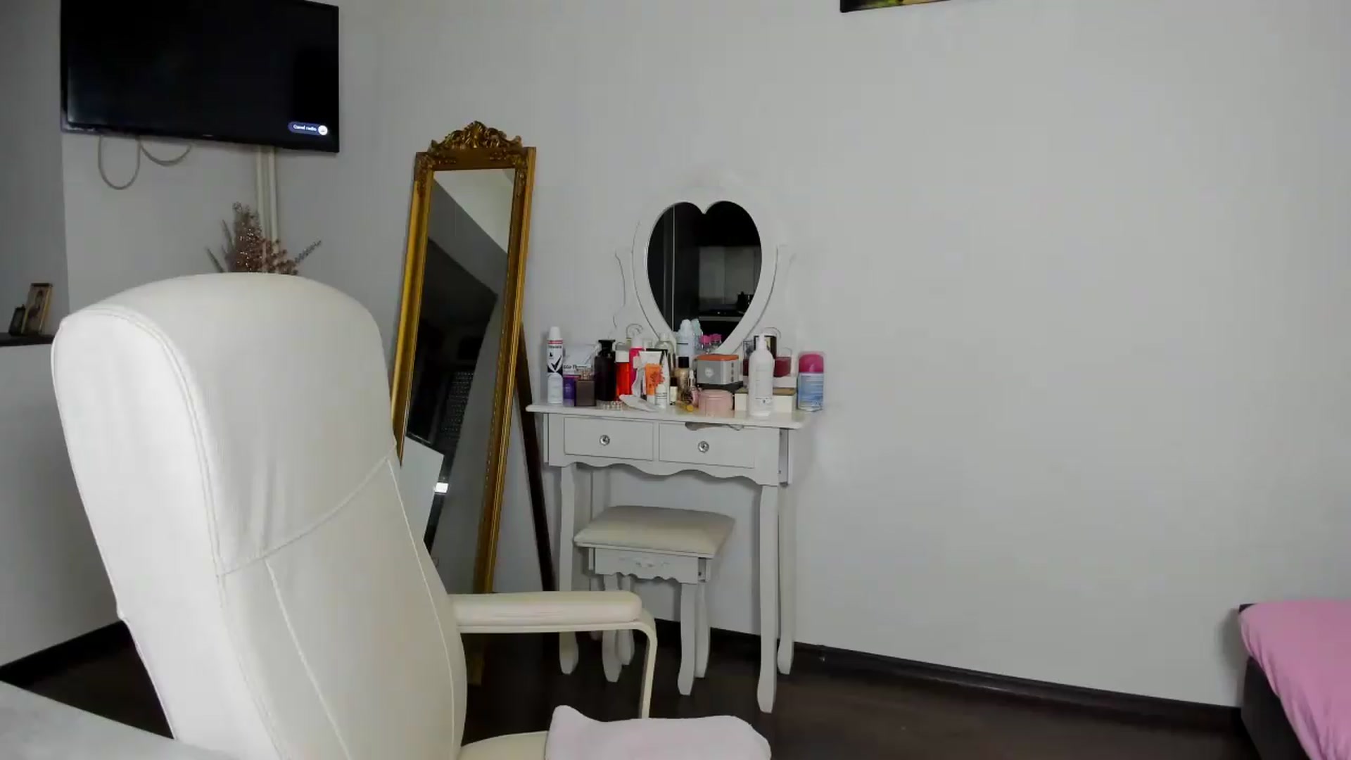 Gallery image thumbnail from MISS_JOY99's myfreecams stream on, 07/22/2026, 06:28 image 3 of 20