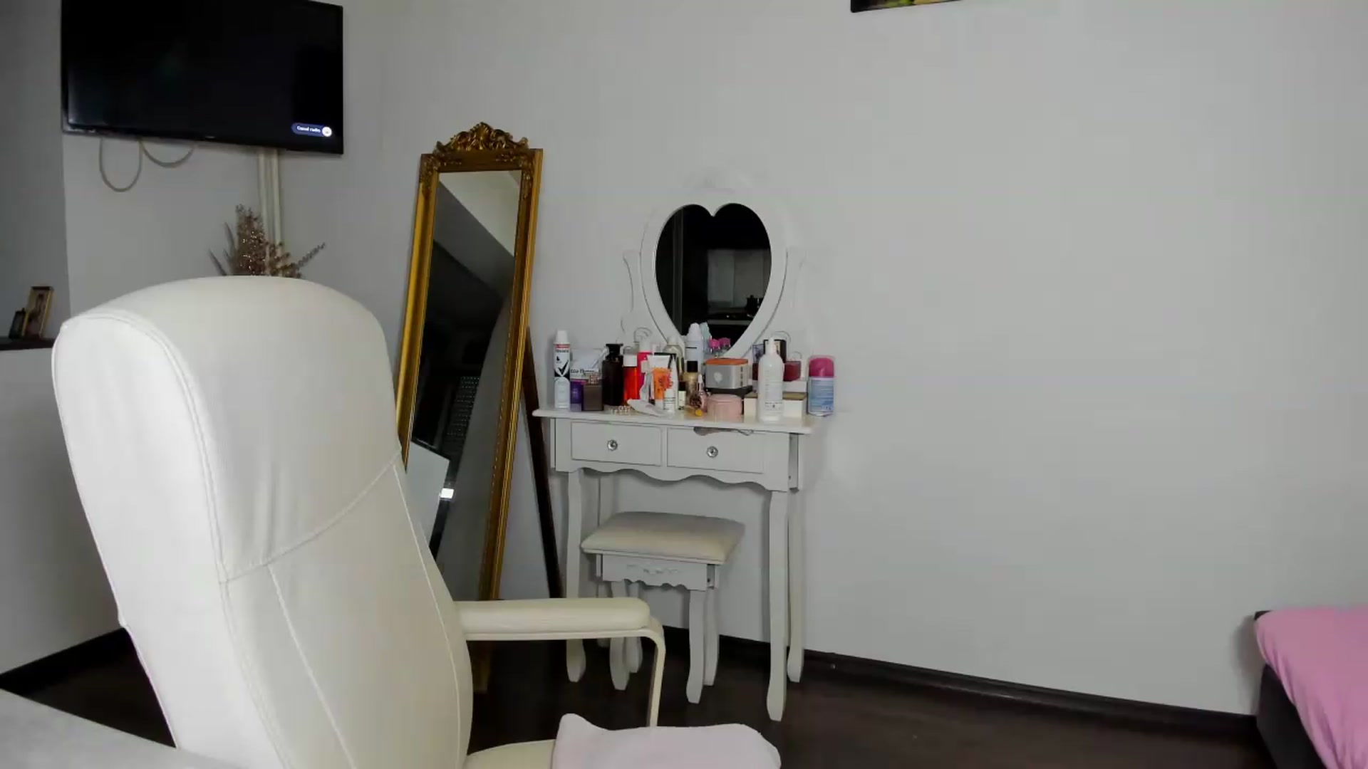 Gallery image thumbnail from MISS_JOY99's myfreecams stream on, 07/22/2026, 06:28 image 4 of 20