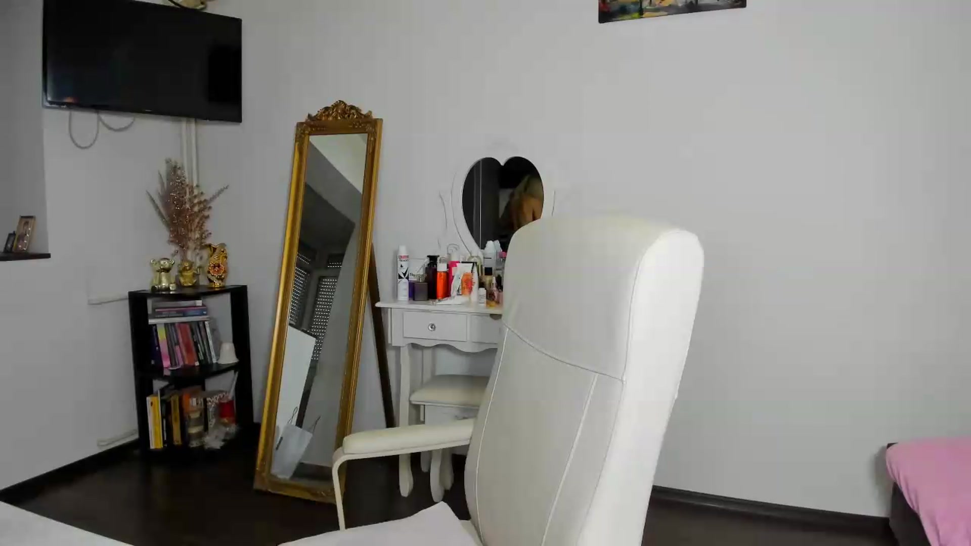 Gallery image thumbnail from MISS_JOY99's myfreecams stream on, 07/22/2026, 10:05 image 8 of 20