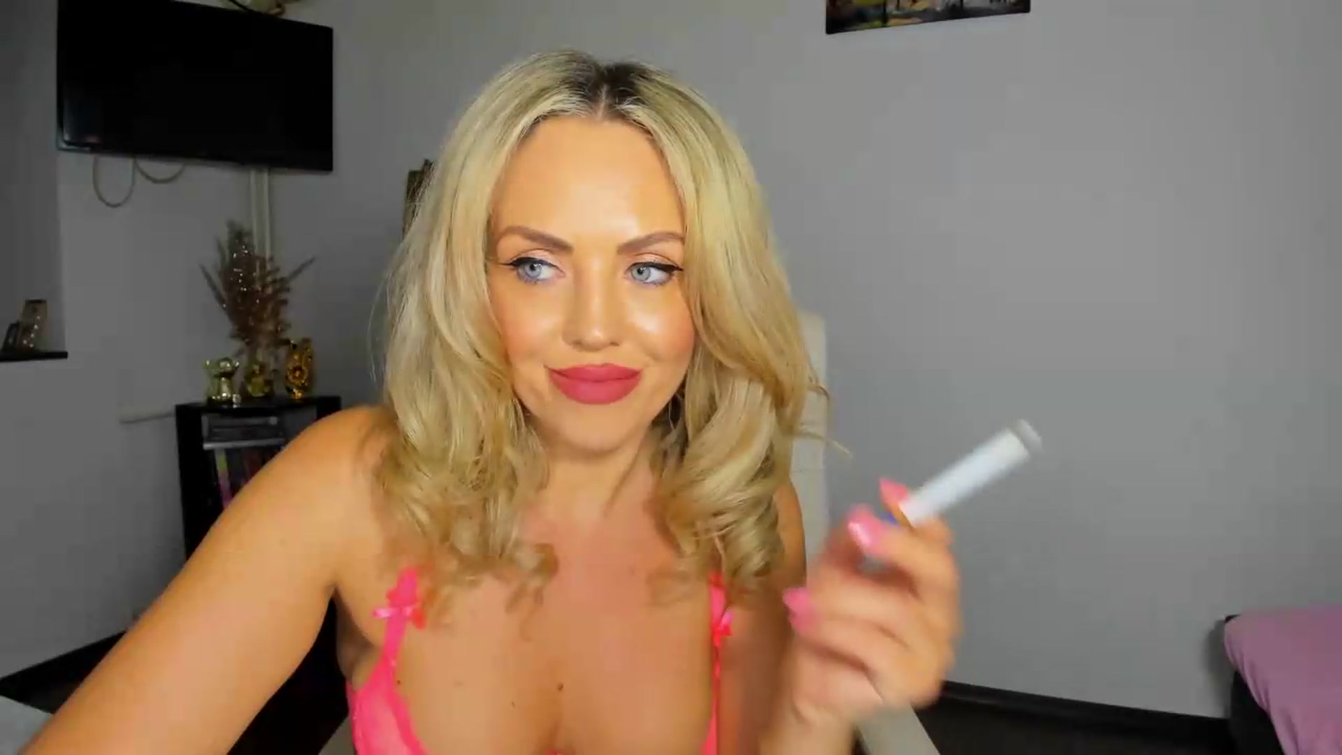 Gallery image thumbnail from MISS_JOY99's myfreecams stream on, 07/22/2026, 10:05 image 12 of 20