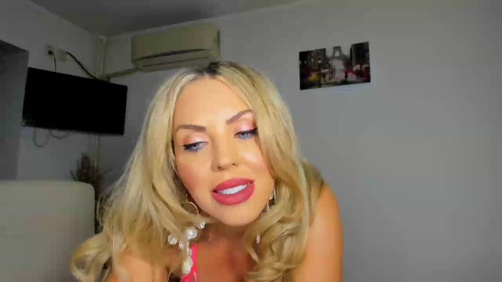 Gallery image thumbnail from MISS_JOY99's myfreecams stream on, 07/24/2026, 11:07 image 1 of 20