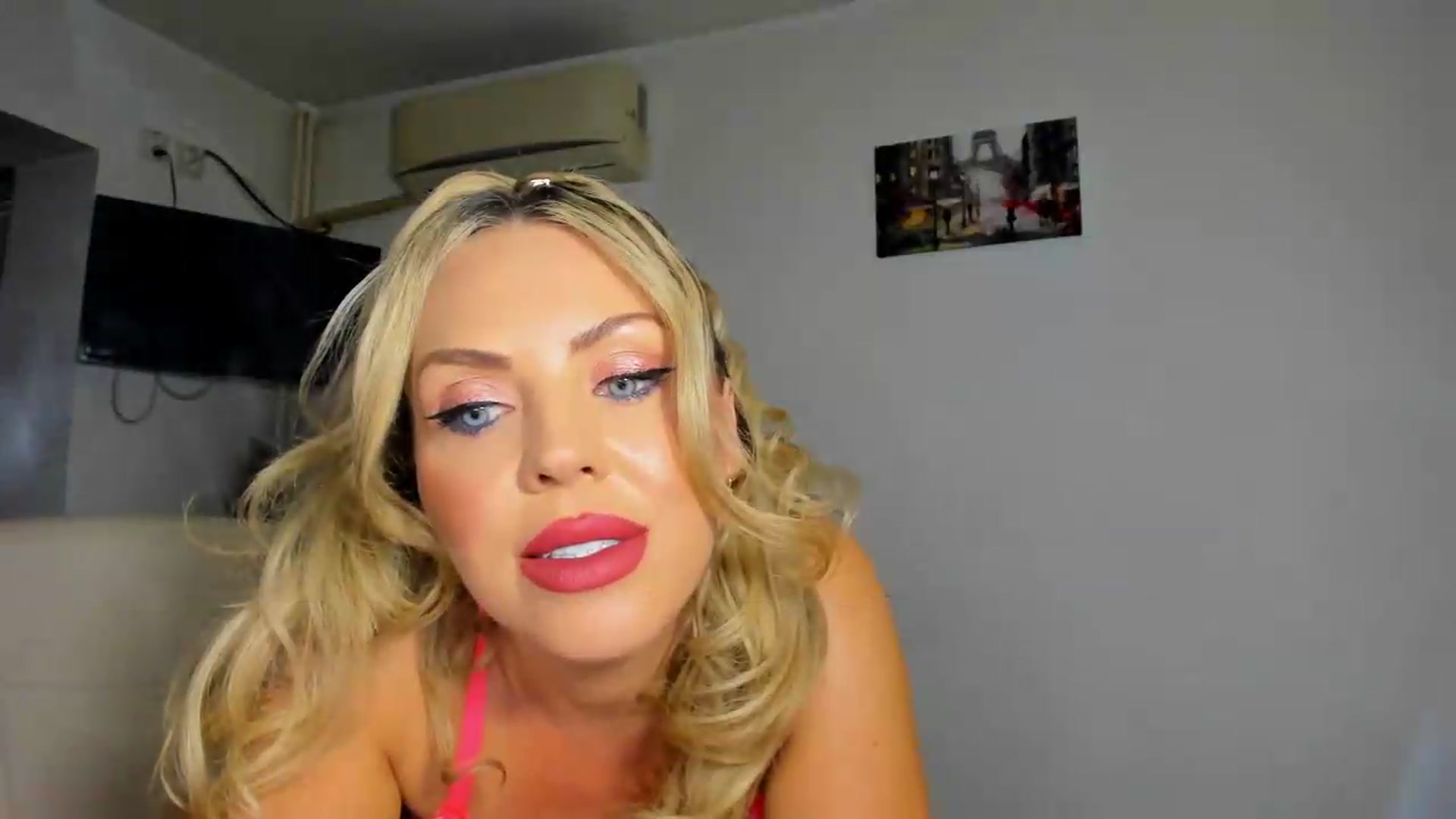 Gallery image thumbnail from MISS_JOY99's myfreecams stream on, 07/26/2026, 10:36 image 13 of 20
