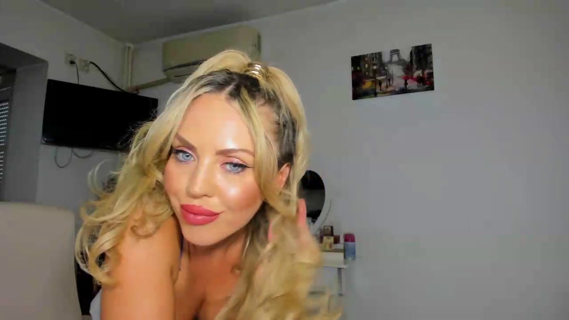 Gallery image thumbnail from MISS_JOY99's myfreecams stream on, 07/26/2026, 11:51 image 15 of 20