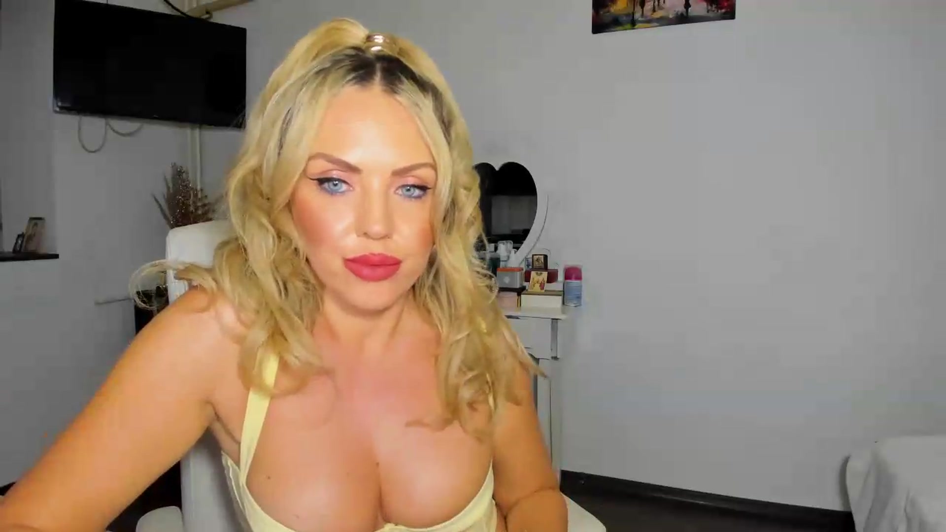 Gallery image thumbnail from MISS_JOY99's myfreecams stream on, 07/26/2026, 11:51 image 3 of 20
