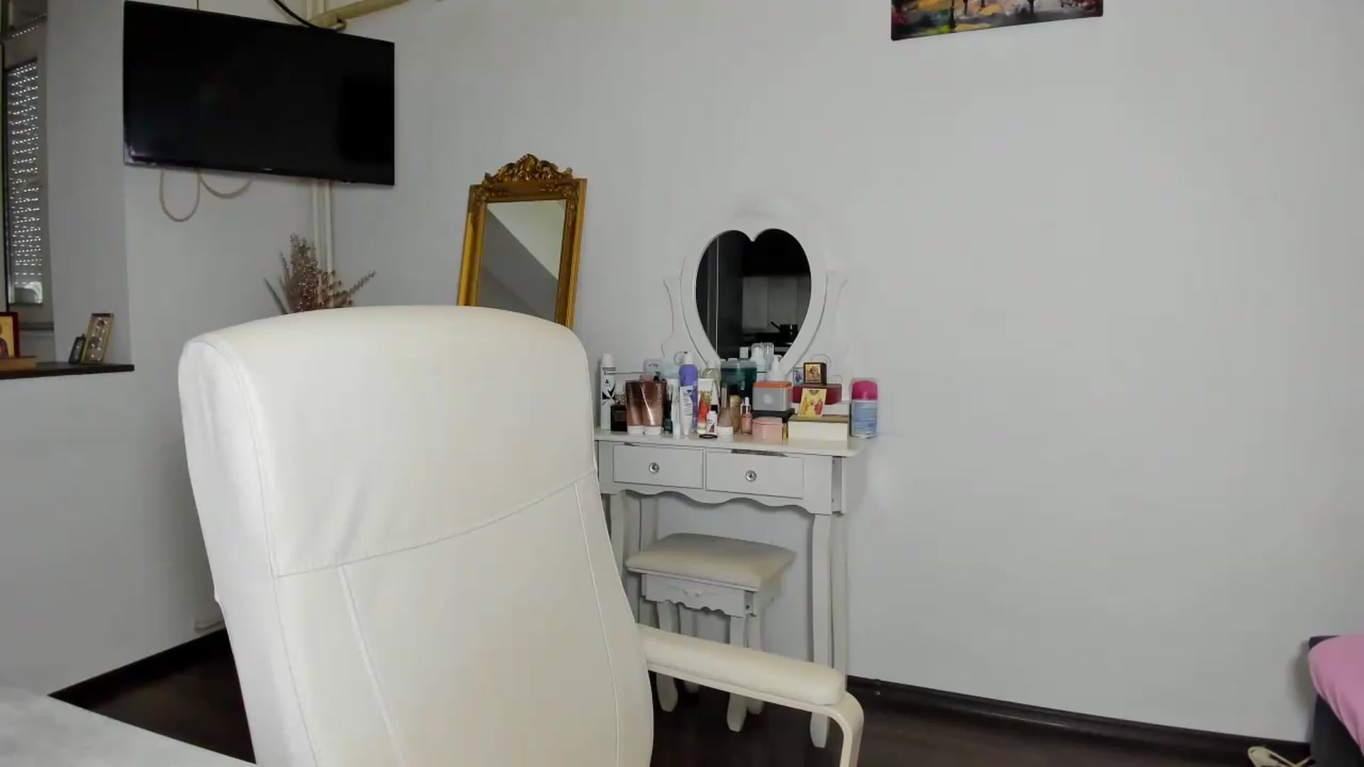 Gallery image thumbnail from MISS_JOY99's myfreecams stream on, 07/27/2026, 06:33 image 13 of 20