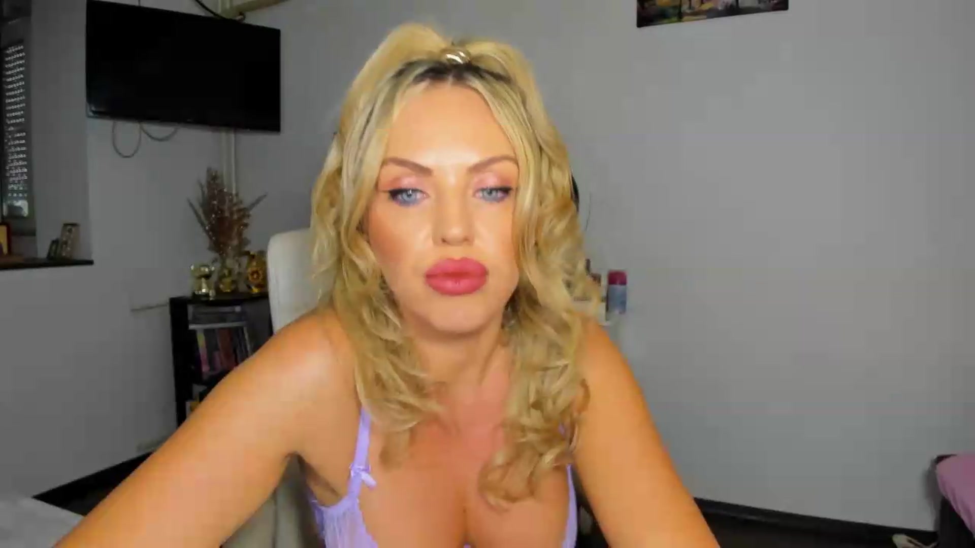 Gallery image thumbnail from MISS_JOY99's myfreecams stream on, 07/27/2026, 06:33 image 9 of 20
