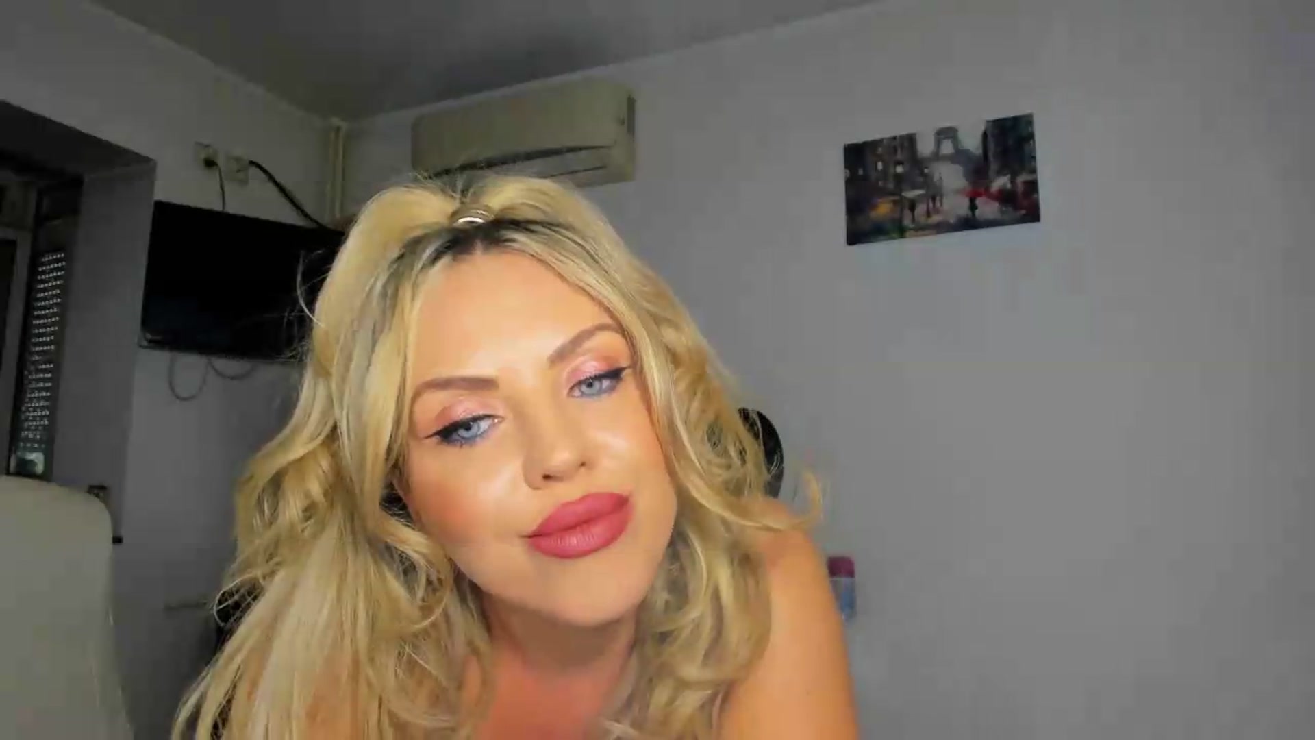 Gallery image thumbnail from MISS_JOY99's myfreecams stream on, 07/27/2026, 06:33 image 2 of 20