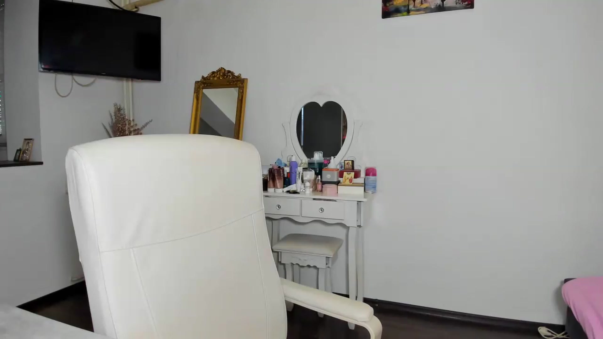 Gallery image thumbnail from MISS_JOY99's myfreecams stream on, 07/28/2026, 06:25 image 17 of 20