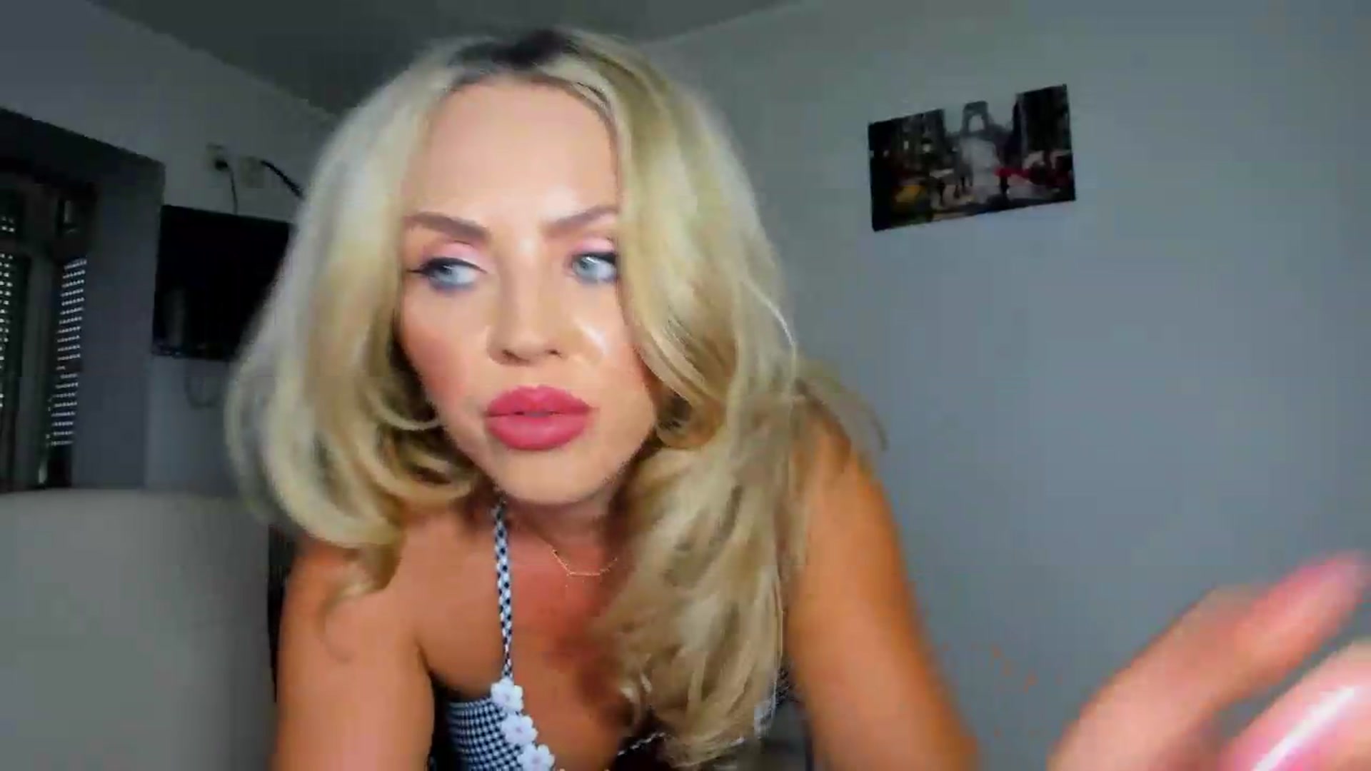 Gallery image thumbnail from MISS_JOY99's myfreecams stream on, 08/07/2026, 12:35 image 17 of 20