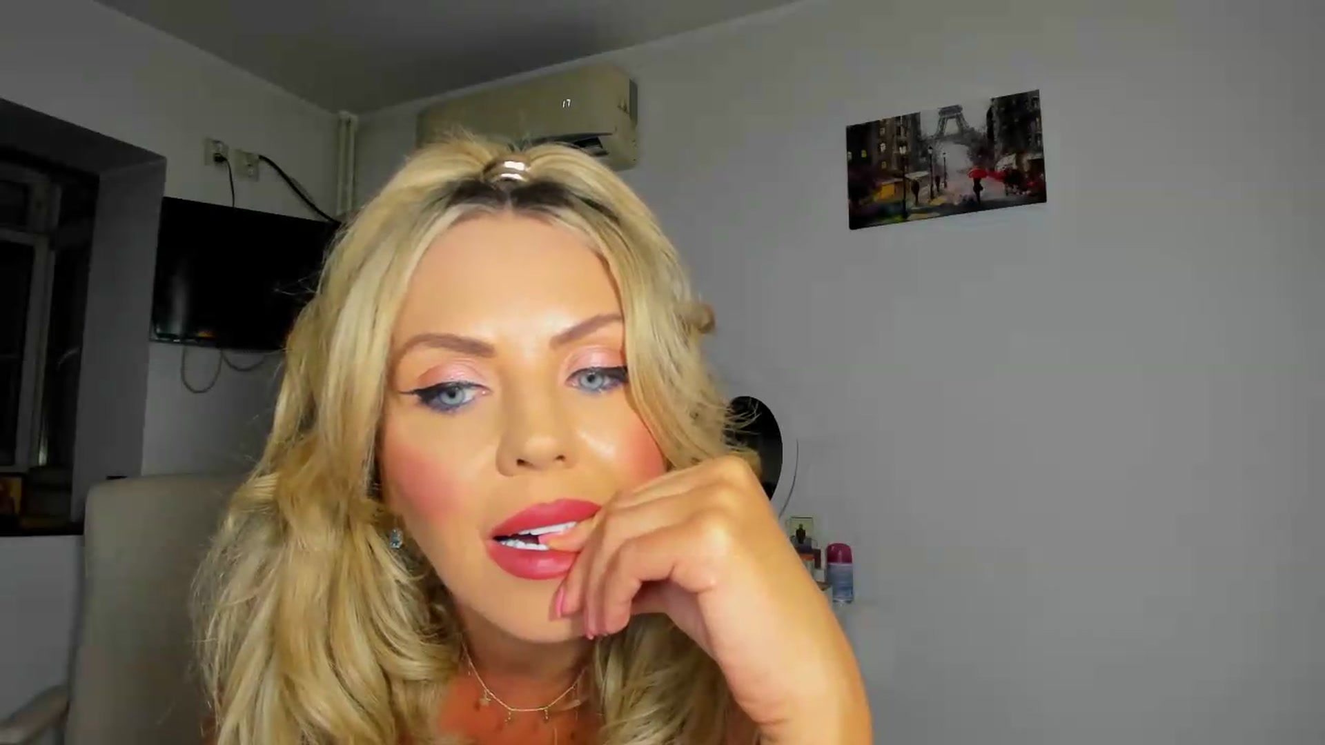 Gallery image thumbnail from MISS_JOY99's myfreecams stream on, 08/08/2026, 18:08 image 17 of 20