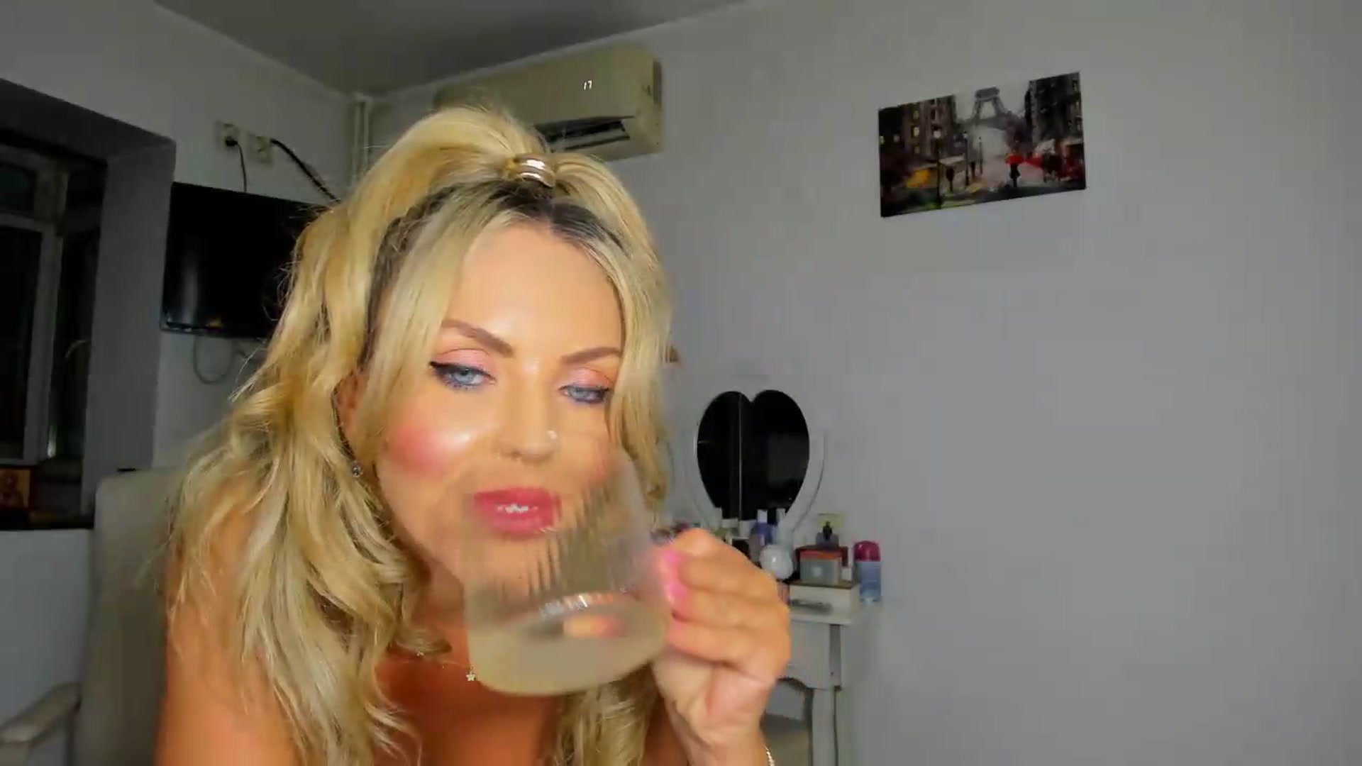 Gallery image thumbnail from MISS_JOY99's myfreecams stream on, 08/08/2026, 18:08 image 16 of 20