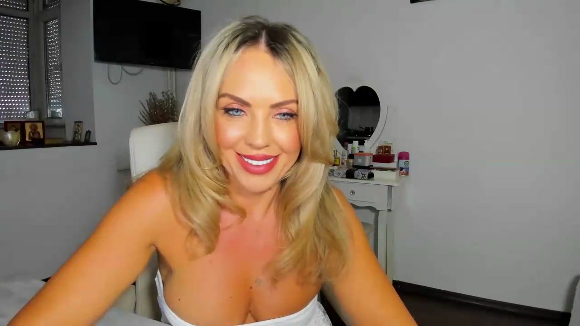 Gallery image thumbnail from MISS_JOY99's myfreecams stream on, 08/24/2026, 07:25 image 6 of 20
