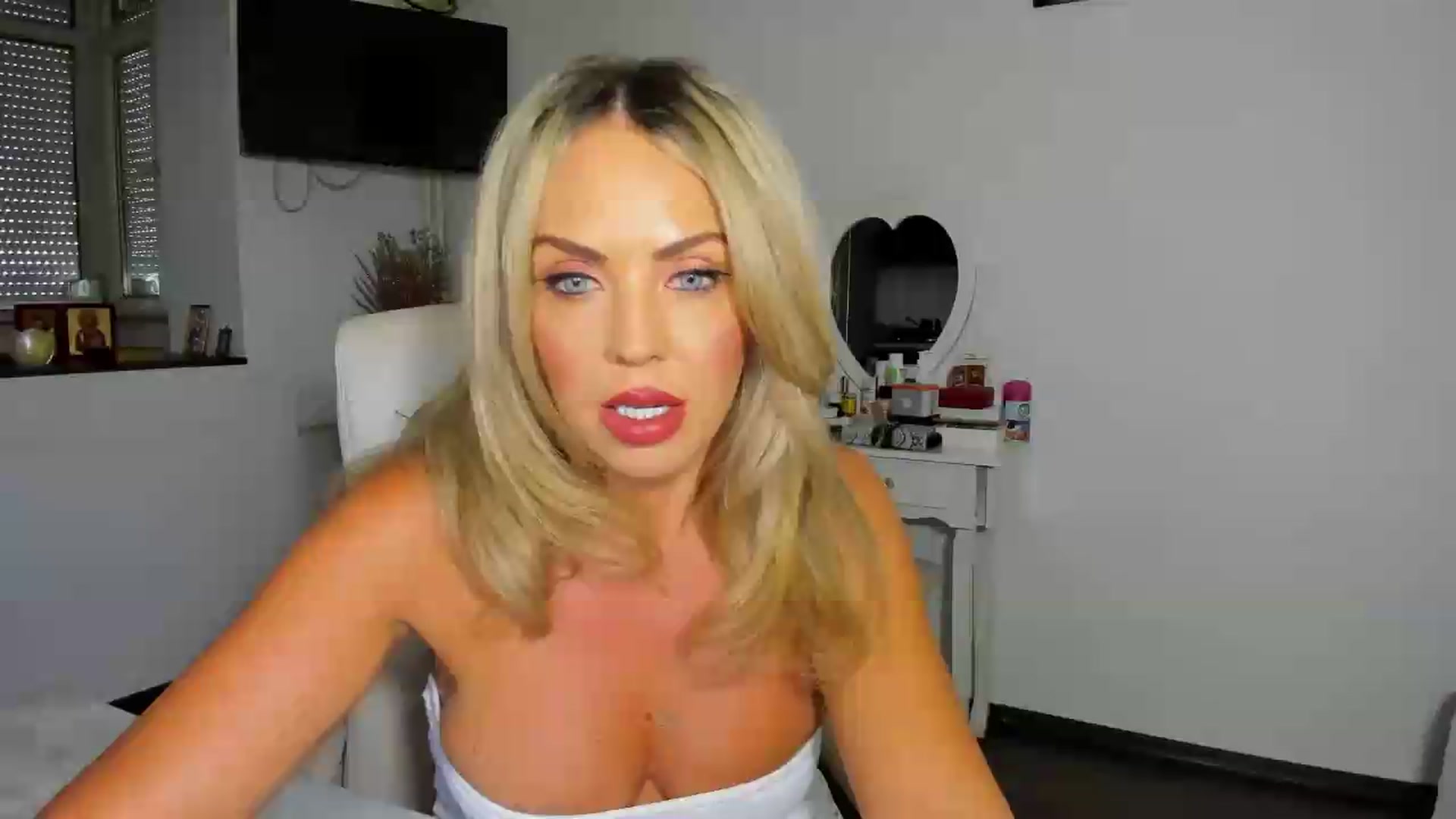 Gallery image thumbnail from MISS_JOY99's myfreecams stream on, 08/24/2026, 07:25 image 13 of 20