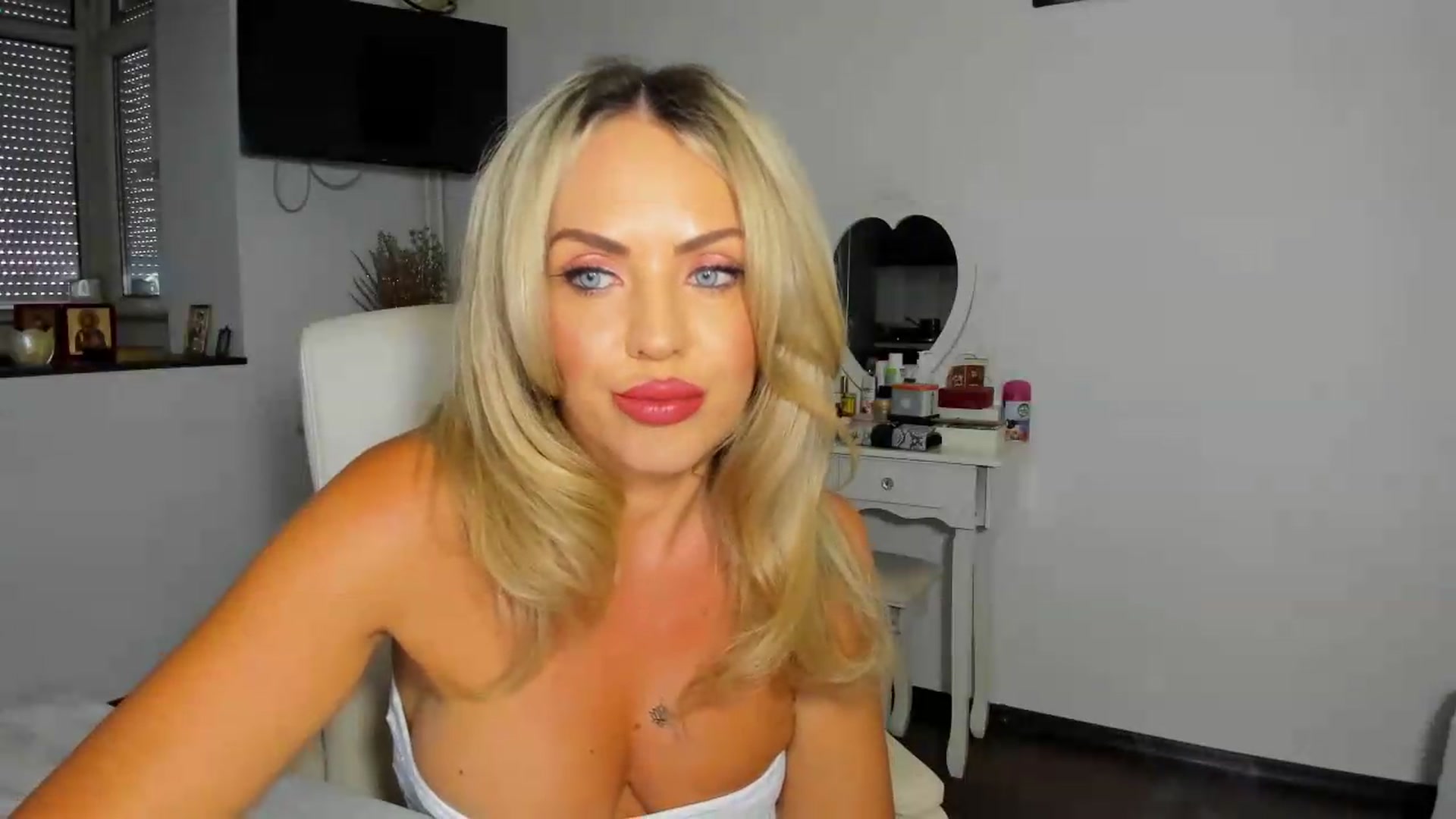 Gallery image thumbnail from MISS_JOY99's myfreecams stream on, 08/24/2026, 07:25 image 7 of 20