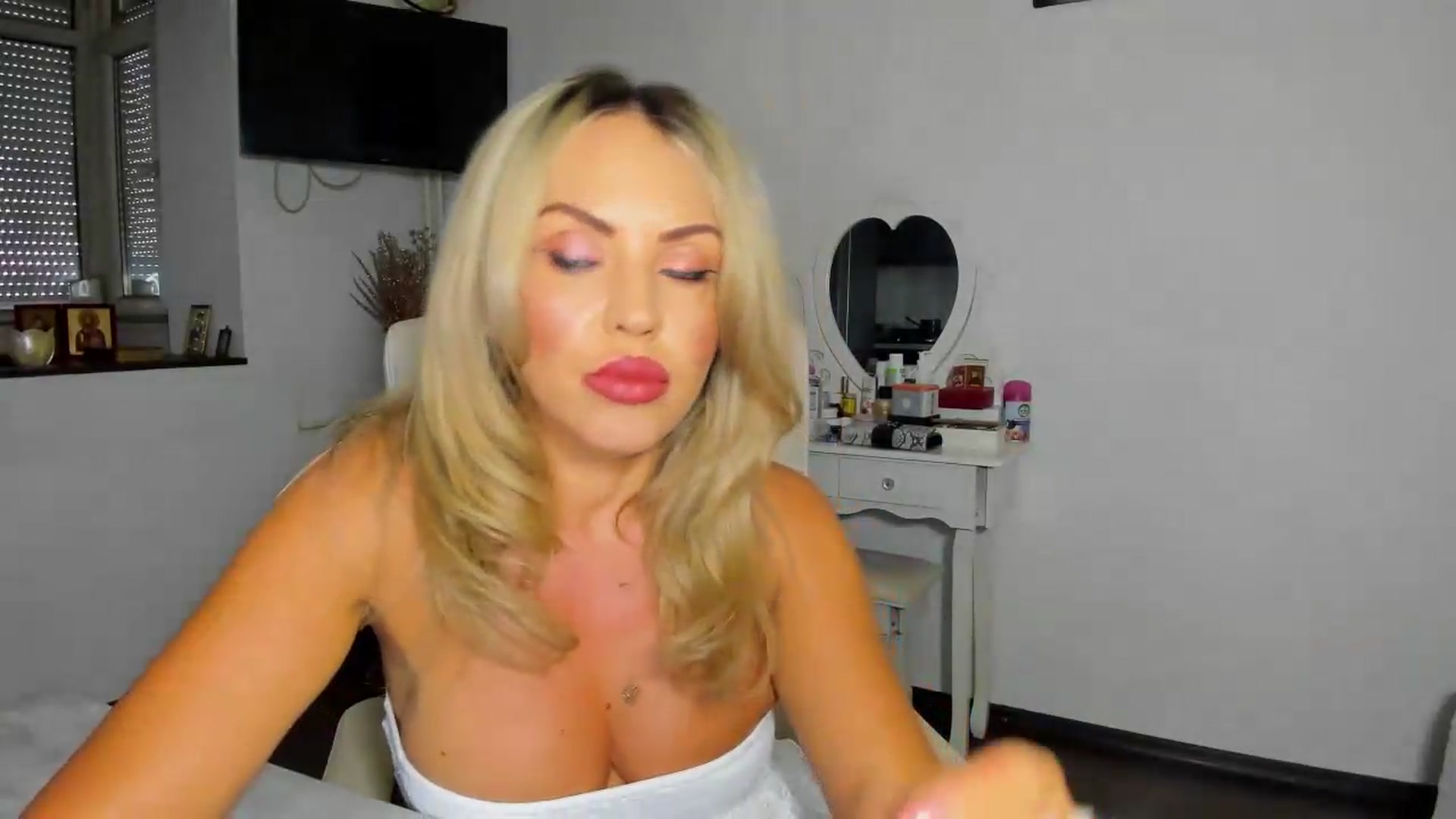 Gallery image thumbnail from MISS_JOY99's myfreecams stream on, 08/24/2026, 07:25 image 17 of 20