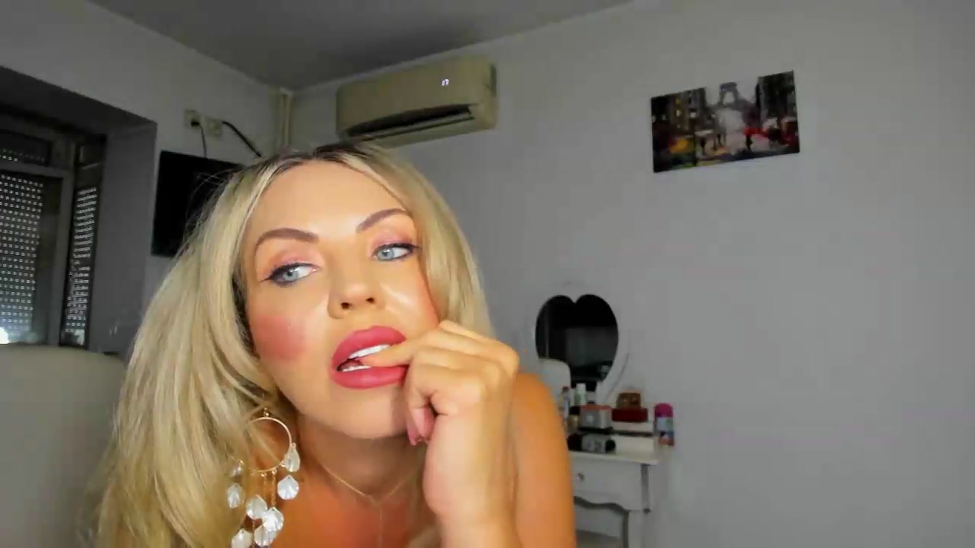 Gallery image thumbnail from MISS_JOY99's myfreecams stream on, 08/24/2026, 11:26 image 18 of 20