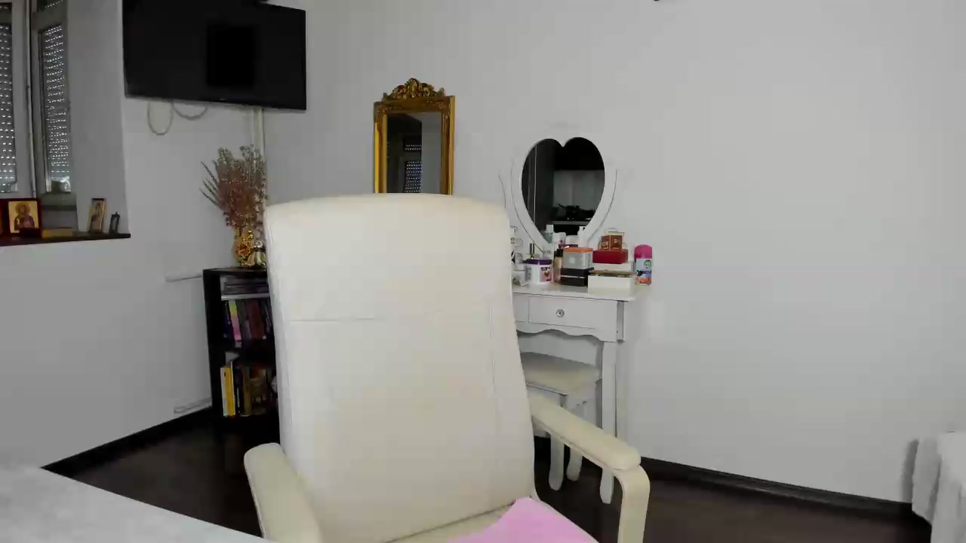 Gallery image thumbnail from MISS_JOY99's myfreecams stream on, 08/25/2026, 07:19 image 1 of 20