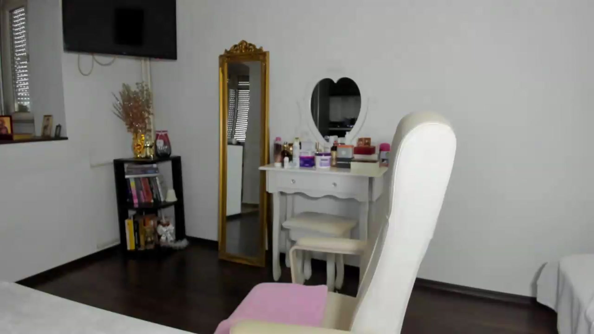 Gallery image thumbnail from MISS_JOY99's myfreecams stream on, 08/27/2026, 10:12 image 18 of 20