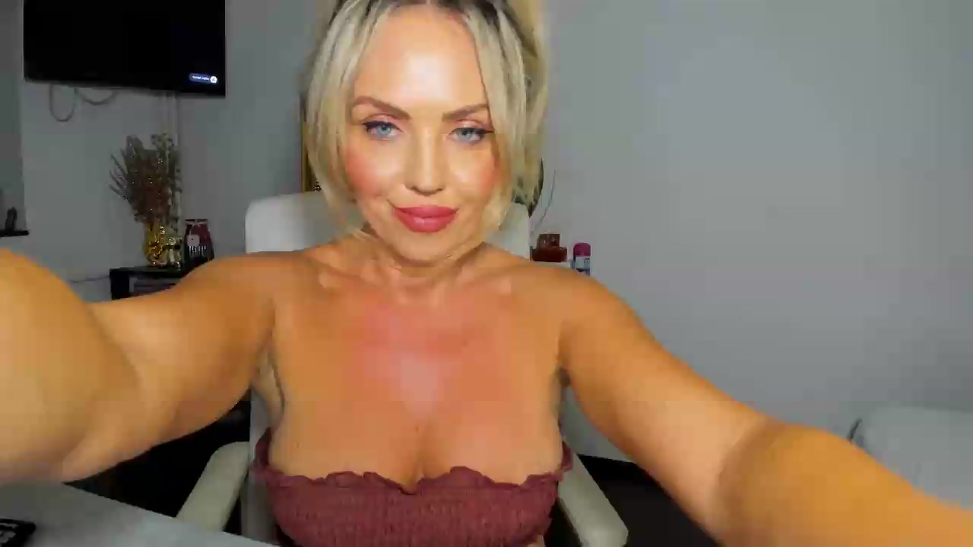 Gallery image thumbnail from MISS_JOY99's myfreecams stream on, 08/27/2026, 11:59 image 4 of 20
