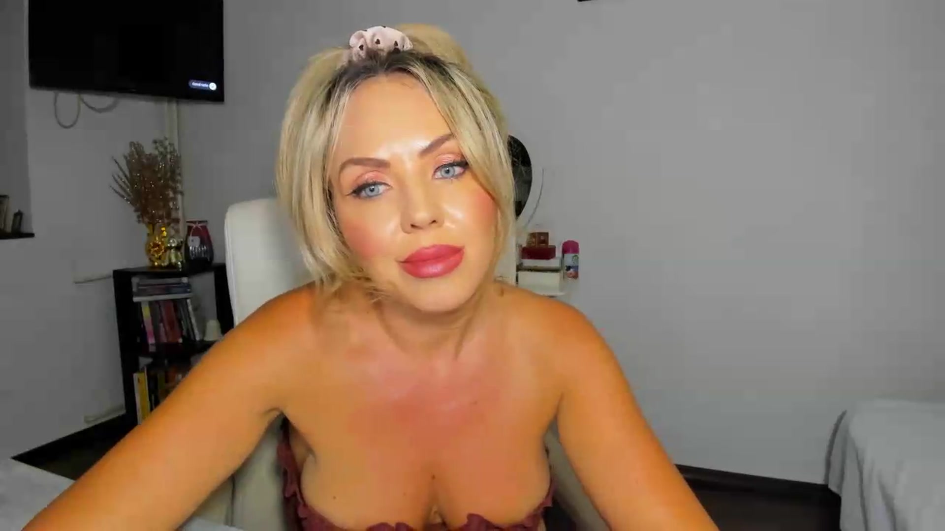 Gallery image thumbnail from MISS_JOY99's myfreecams stream on, 08/27/2026, 11:59 image 5 of 20