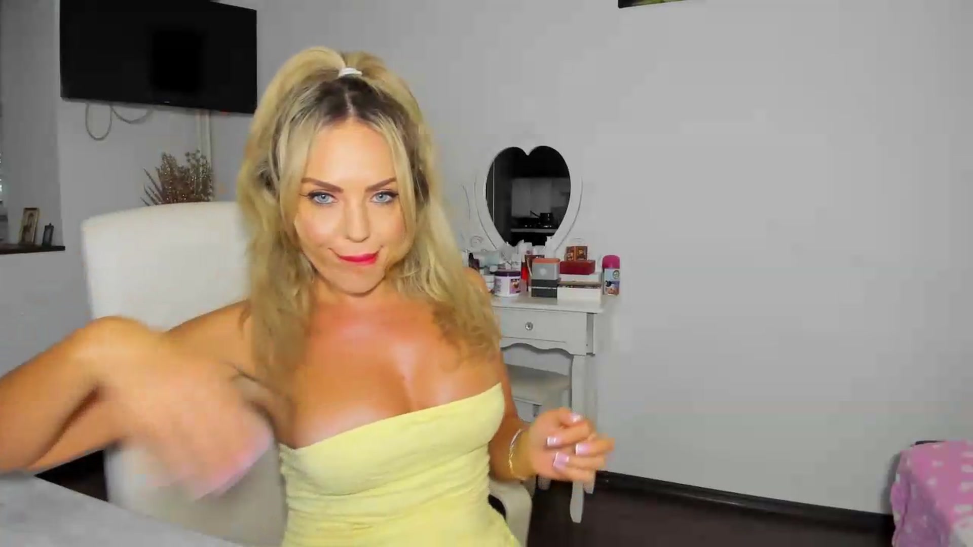 Gallery image thumbnail from MISS_JOY99's myfreecams stream on, 08/28/2026, 07:26 image 18 of 20