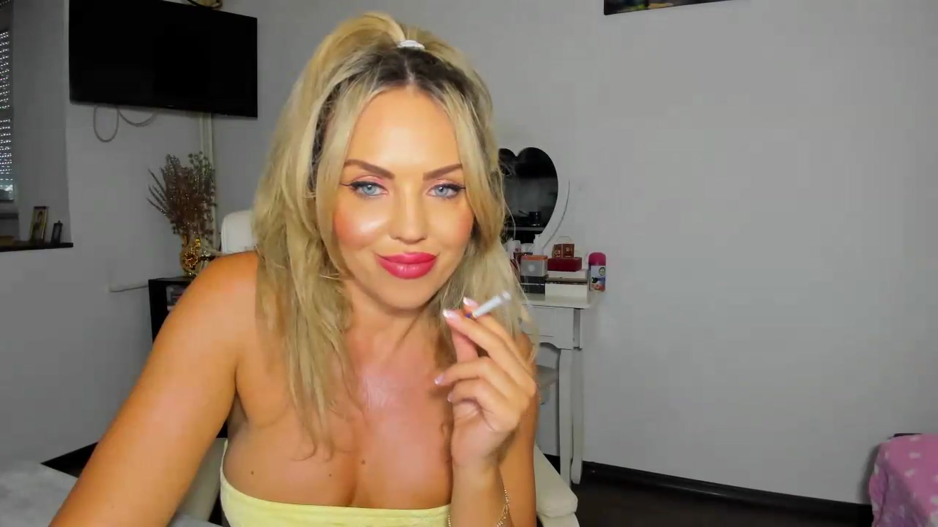 Gallery image thumbnail from MISS_JOY99's myfreecams stream on, 08/28/2026, 07:26 image 12 of 20