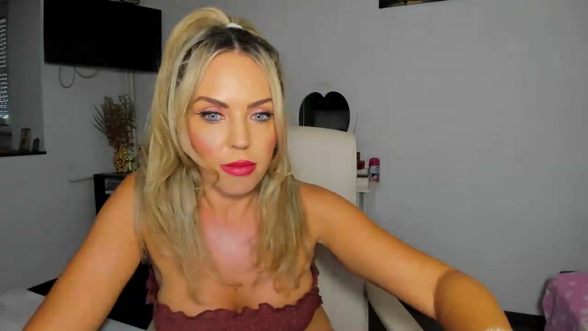 Gallery image thumbnail from MISS_JOY99's myfreecams stream on, 08/28/2026, 07:26 image 4 of 20