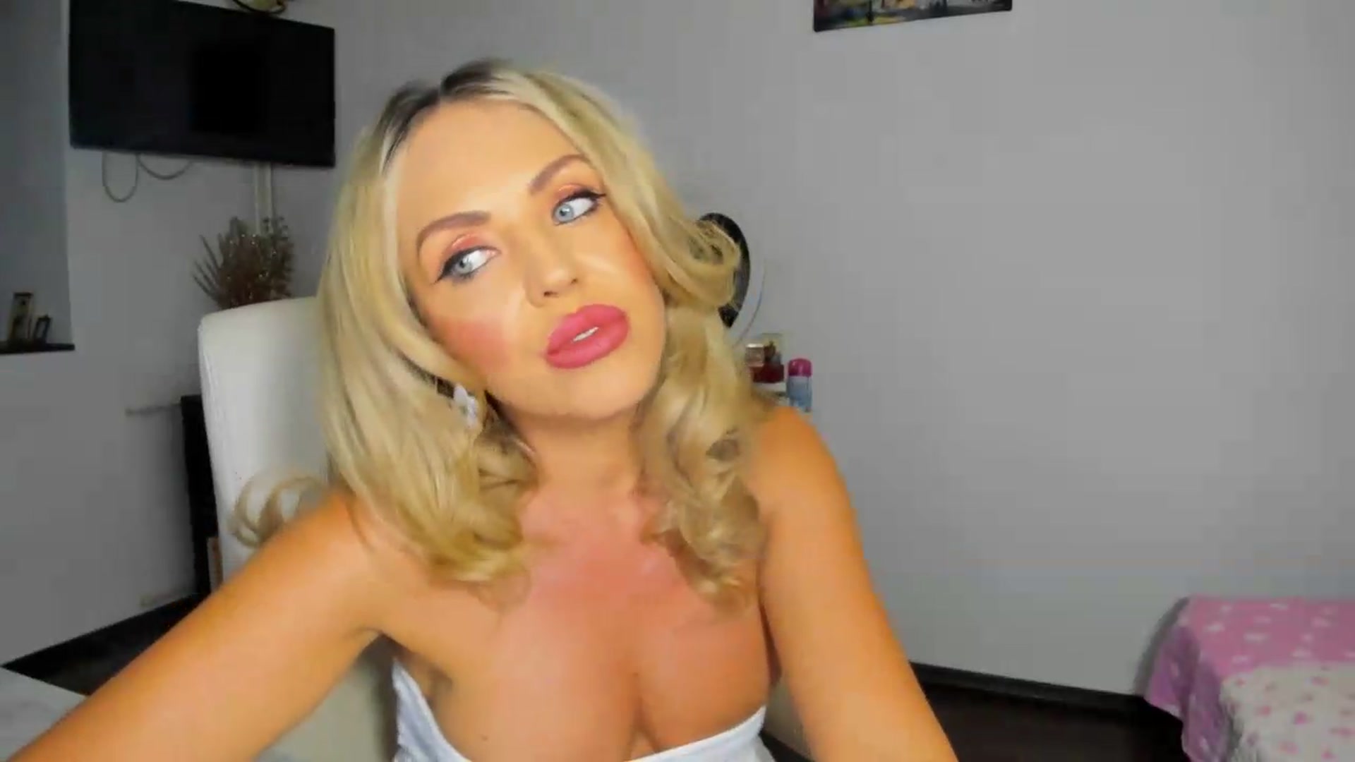 Gallery image thumbnail from MISS_JOY99's myfreecams stream on, 09/03/2026, 06:59 image 15 of 20
