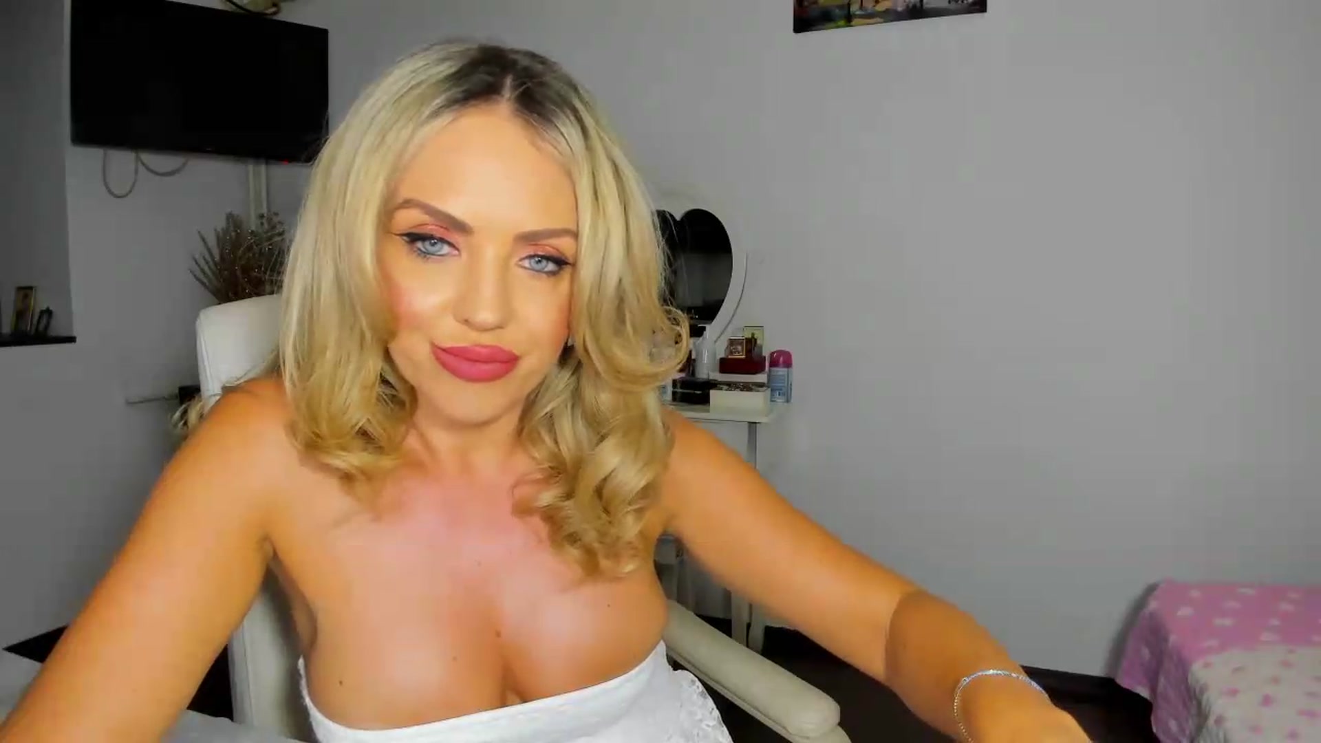 Gallery image thumbnail from MISS_JOY99's myfreecams stream on, 09/03/2026, 06:59 image 16 of 20