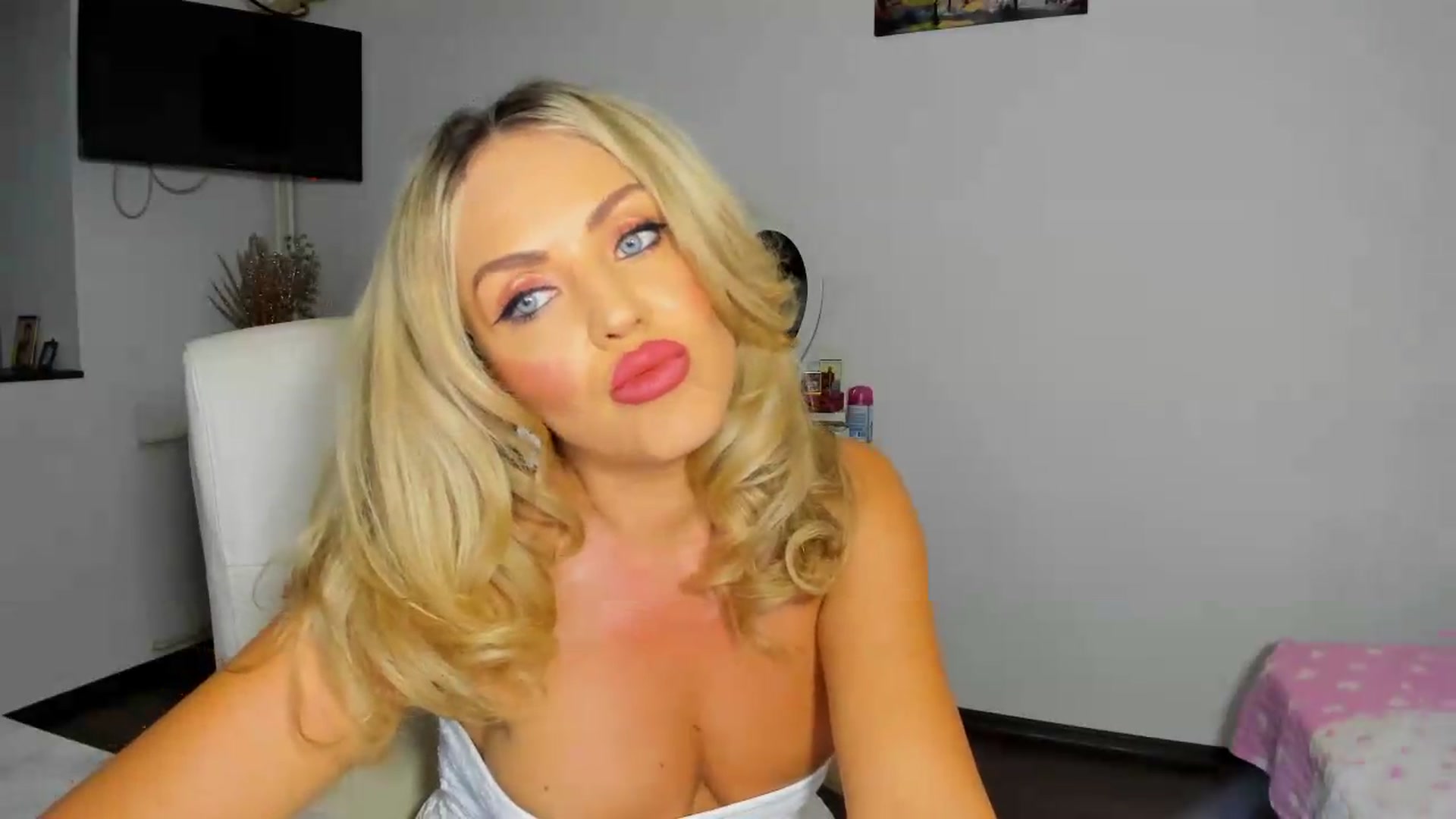 Gallery image thumbnail from MISS_JOY99's myfreecams stream on, 09/03/2026, 06:59 image 11 of 20