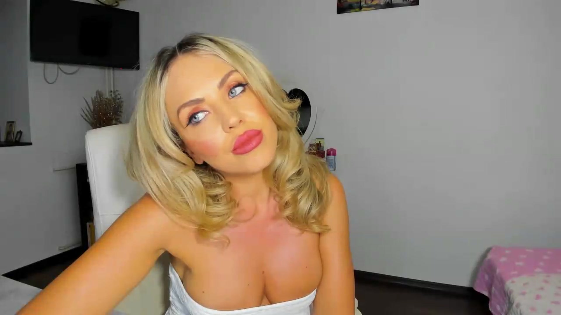 Gallery image thumbnail from MISS_JOY99's myfreecams stream on, 09/03/2026, 06:59 image 17 of 20