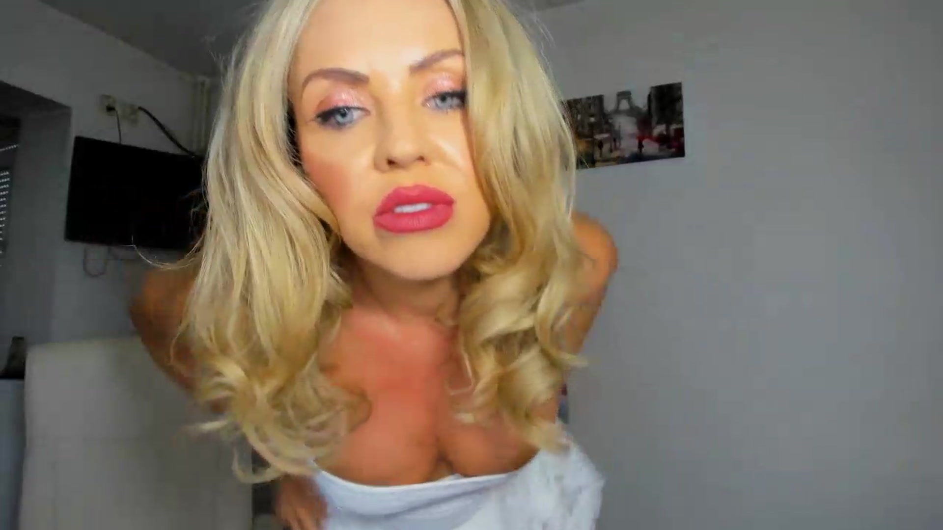 Gallery image thumbnail from MISS_JOY99's myfreecams stream on, 09/03/2026, 12:53 image 5 of 20