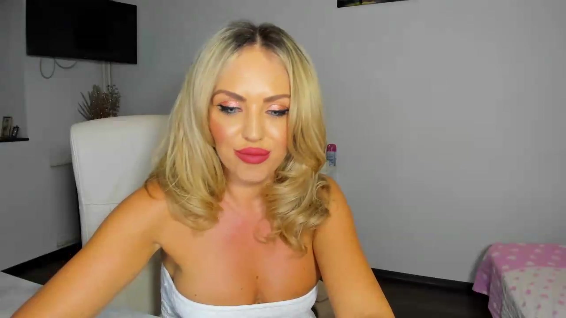 Gallery image thumbnail from MISS_JOY99's myfreecams stream on, 09/03/2026, 12:53 image 16 of 20