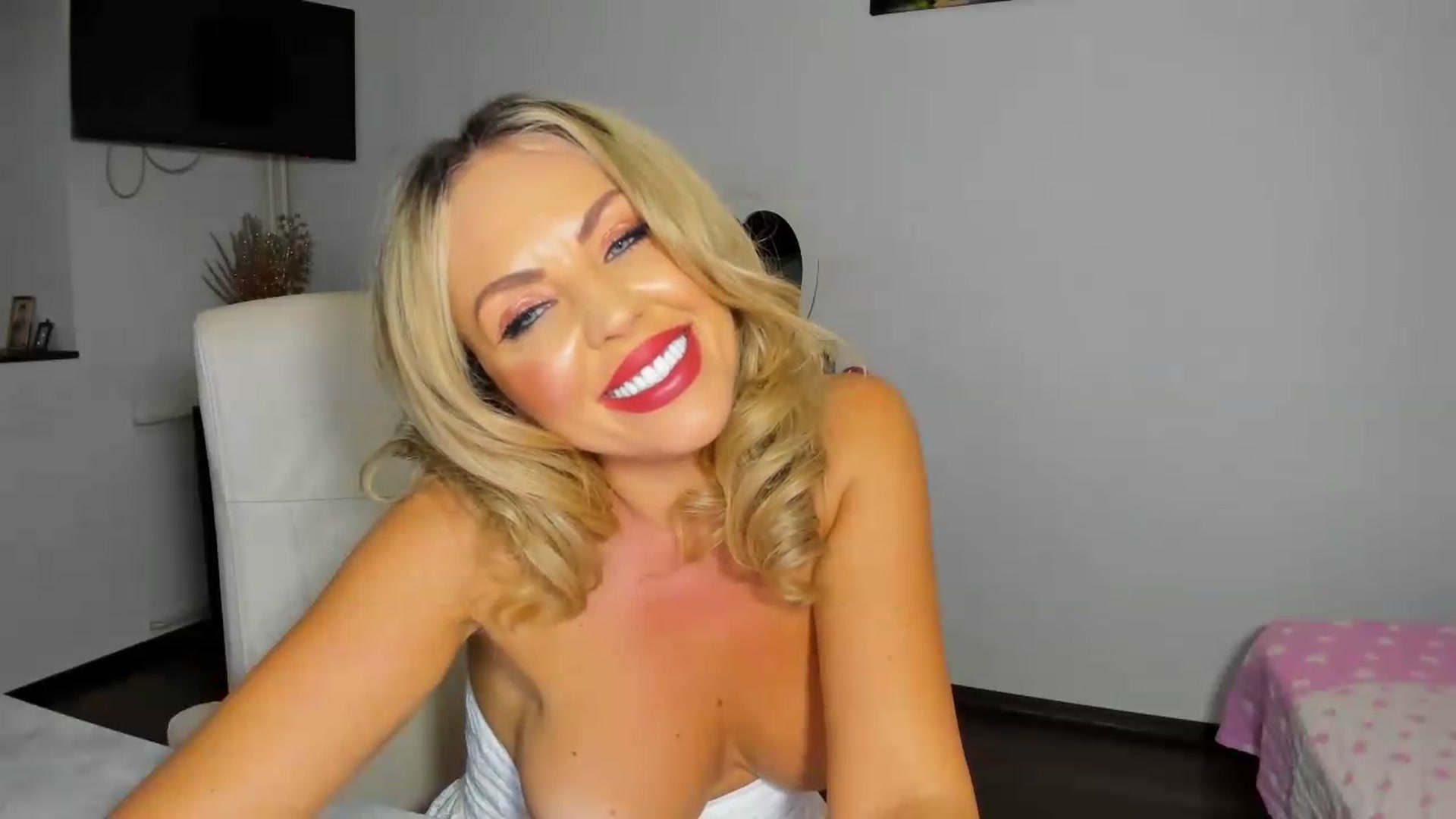 Gallery image thumbnail from MISS_JOY99's myfreecams stream on, 09/03/2026, 12:53 image 19 of 20