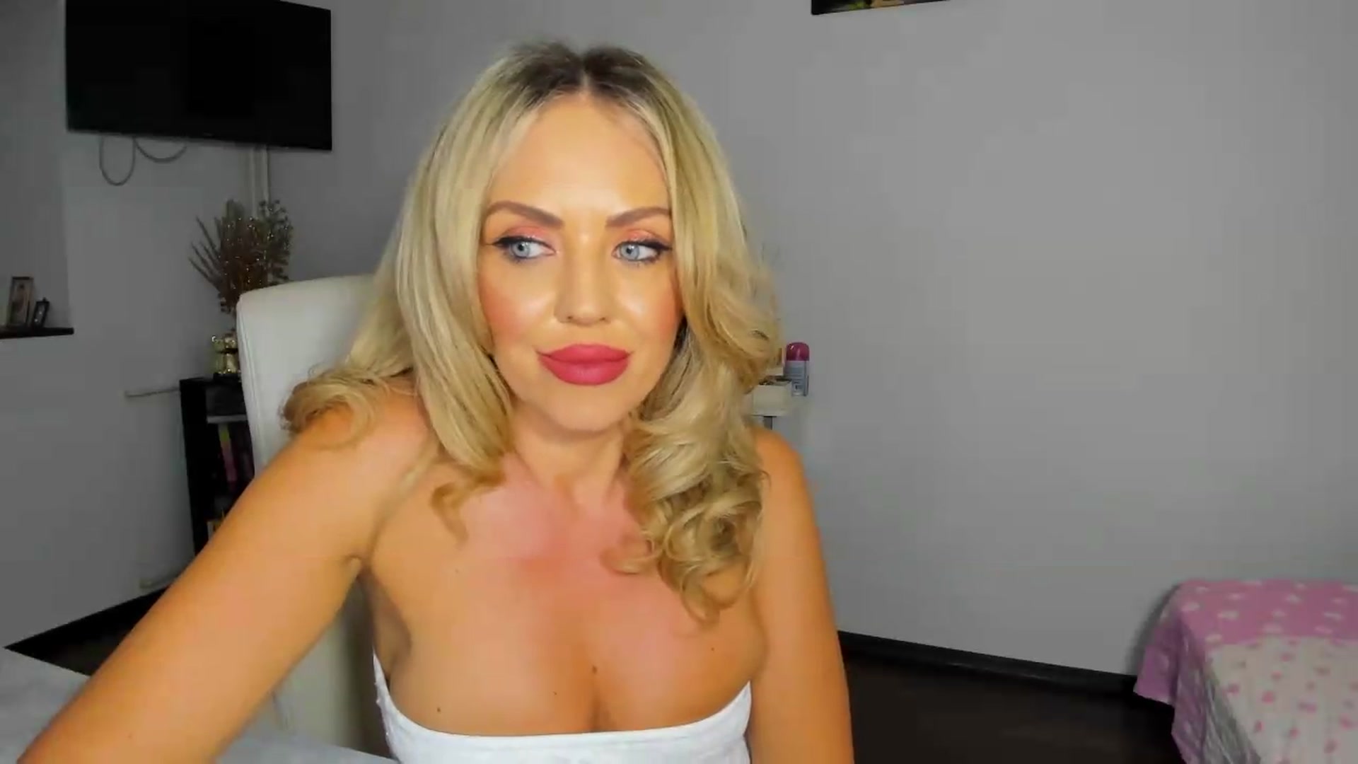 Gallery image thumbnail from MISS_JOY99's myfreecams stream on, 09/03/2026, 12:53 image 17 of 20
