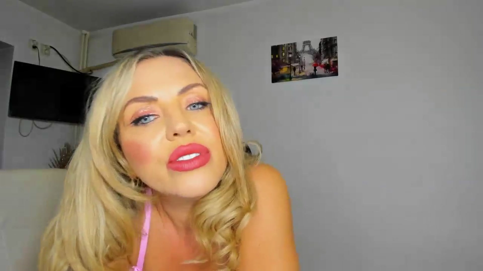 Gallery image thumbnail from MISS_JOY99's myfreecams stream on, 09/05/2026, 12:42 image 16 of 20