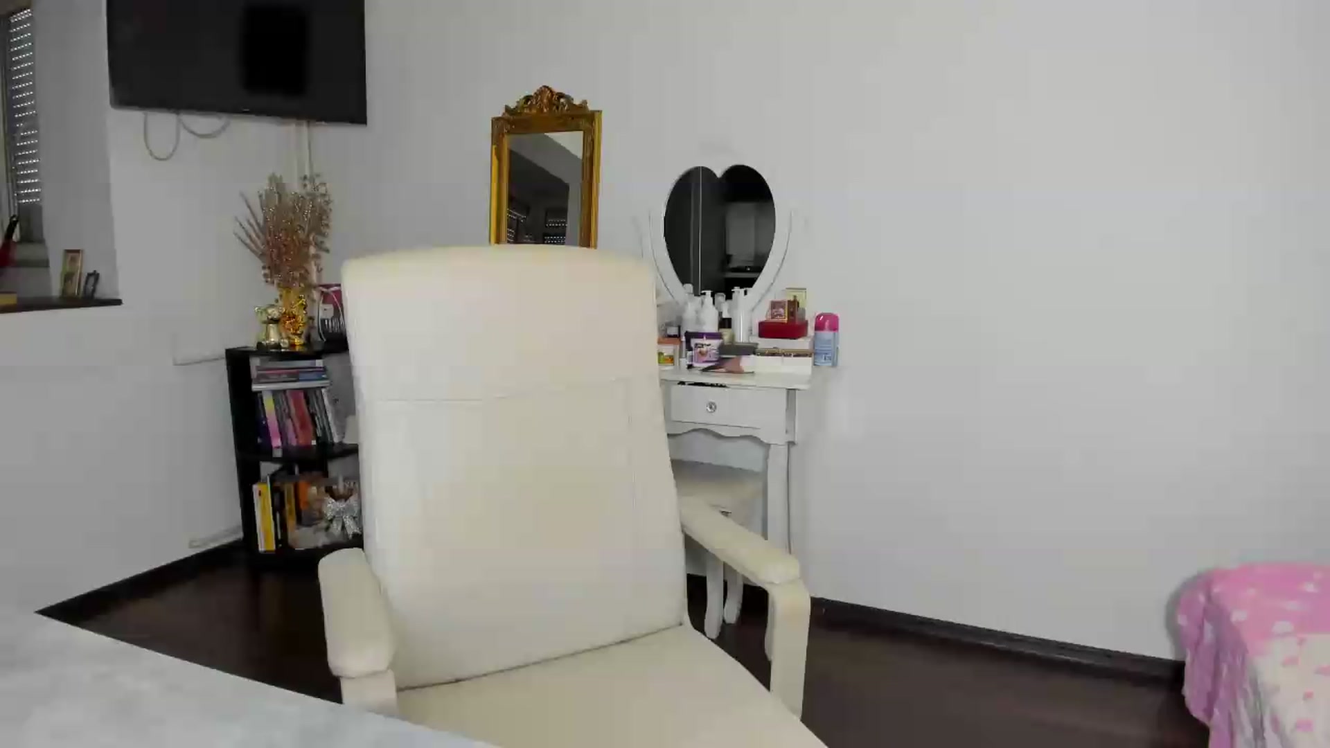 Gallery image thumbnail from MISS_JOY99's myfreecams stream on, 09/06/2026, 09:45 image 1 of 20