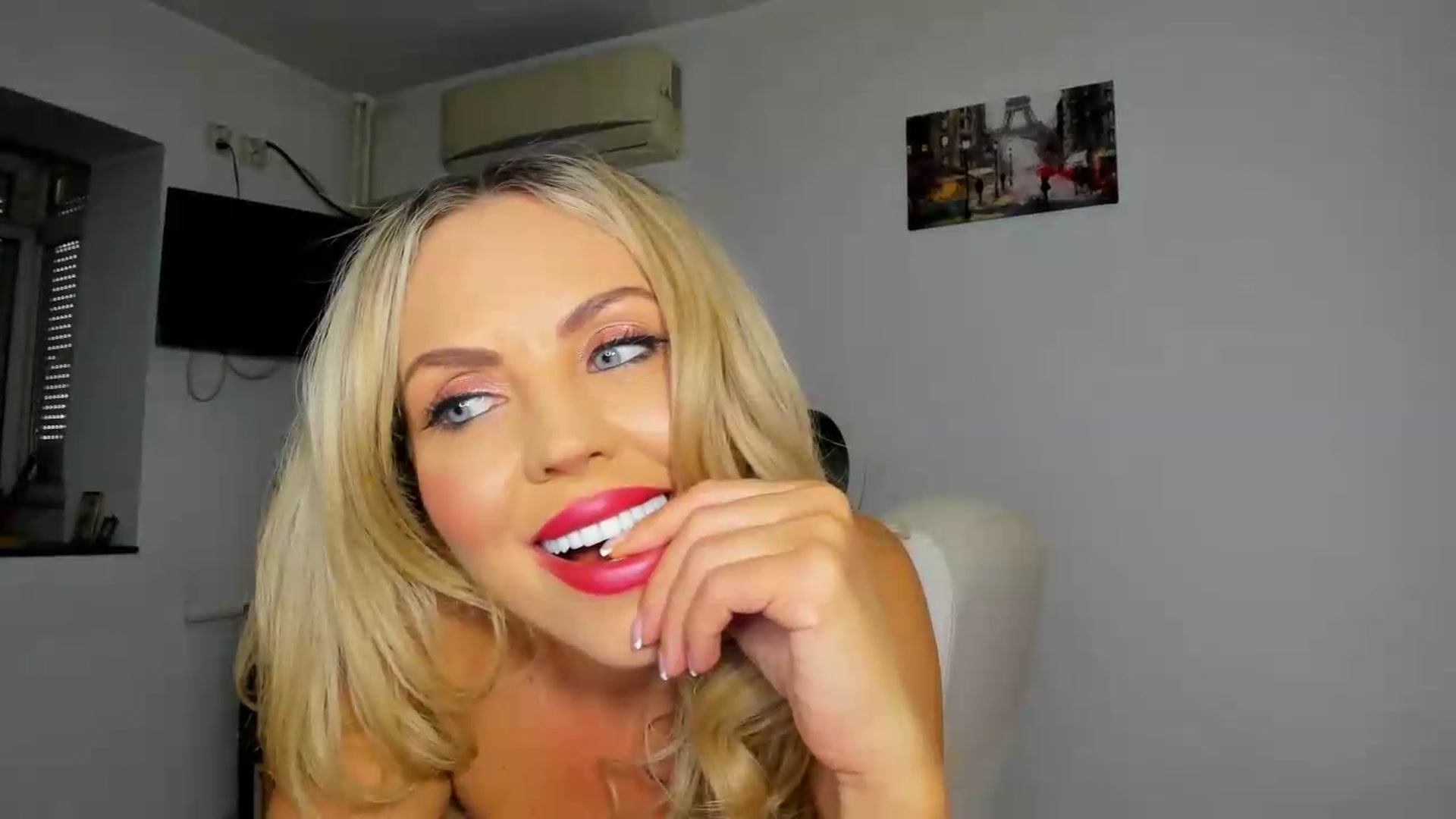 Gallery image thumbnail from MISS_JOY99's myfreecams stream on, 09/06/2026, 09:45 image 7 of 20