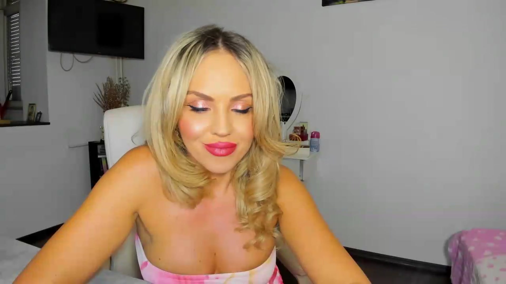 Gallery image thumbnail from MISS_JOY99's myfreecams stream on, 09/06/2026, 09:45 image 5 of 20
