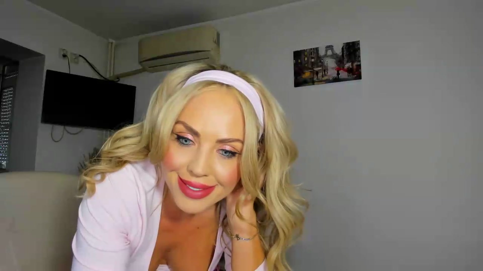Gallery image thumbnail from MISS_JOY99's myfreecams stream on, 09/10/2026, 11:10 image 14 of 20